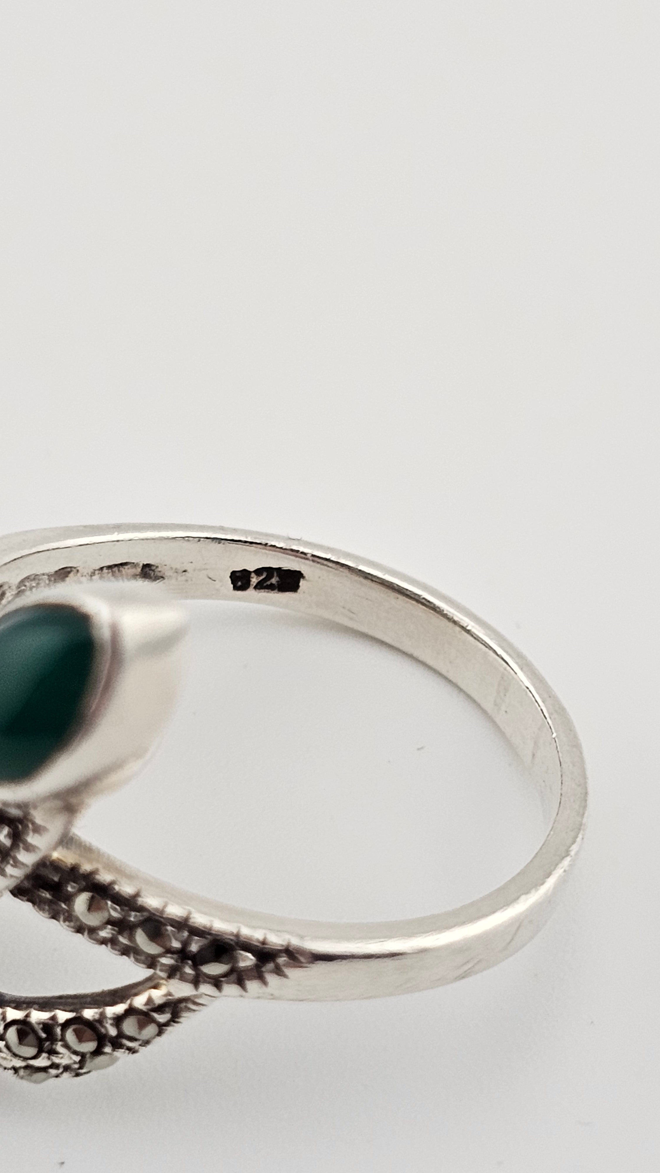 925 Sterling Silver Ring Featuring Green Onyx and Marcasites Gemstones , size R