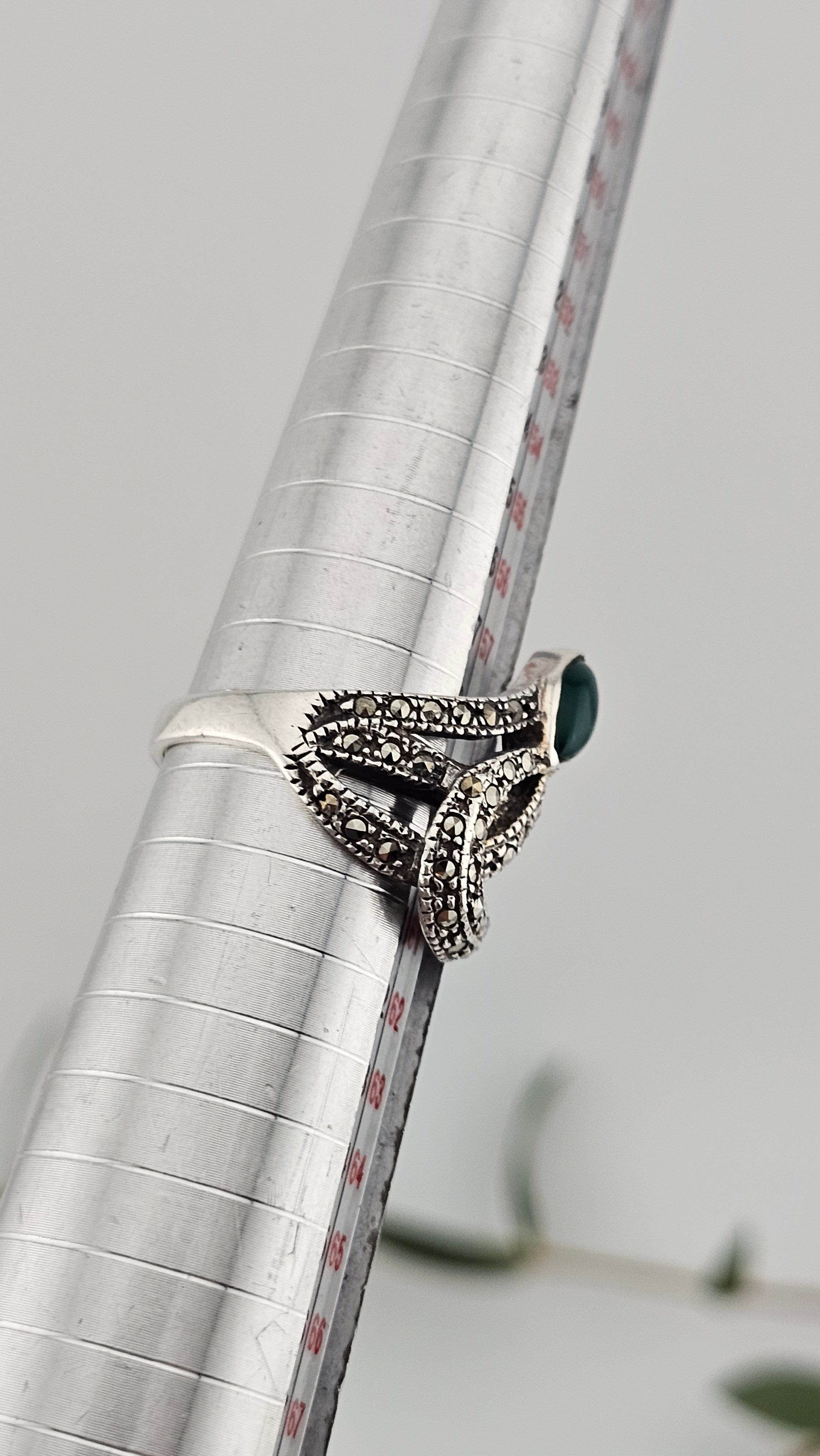 925 Sterling Silver Ring Featuring Green Onyx and Marcasites Gemstones , size R