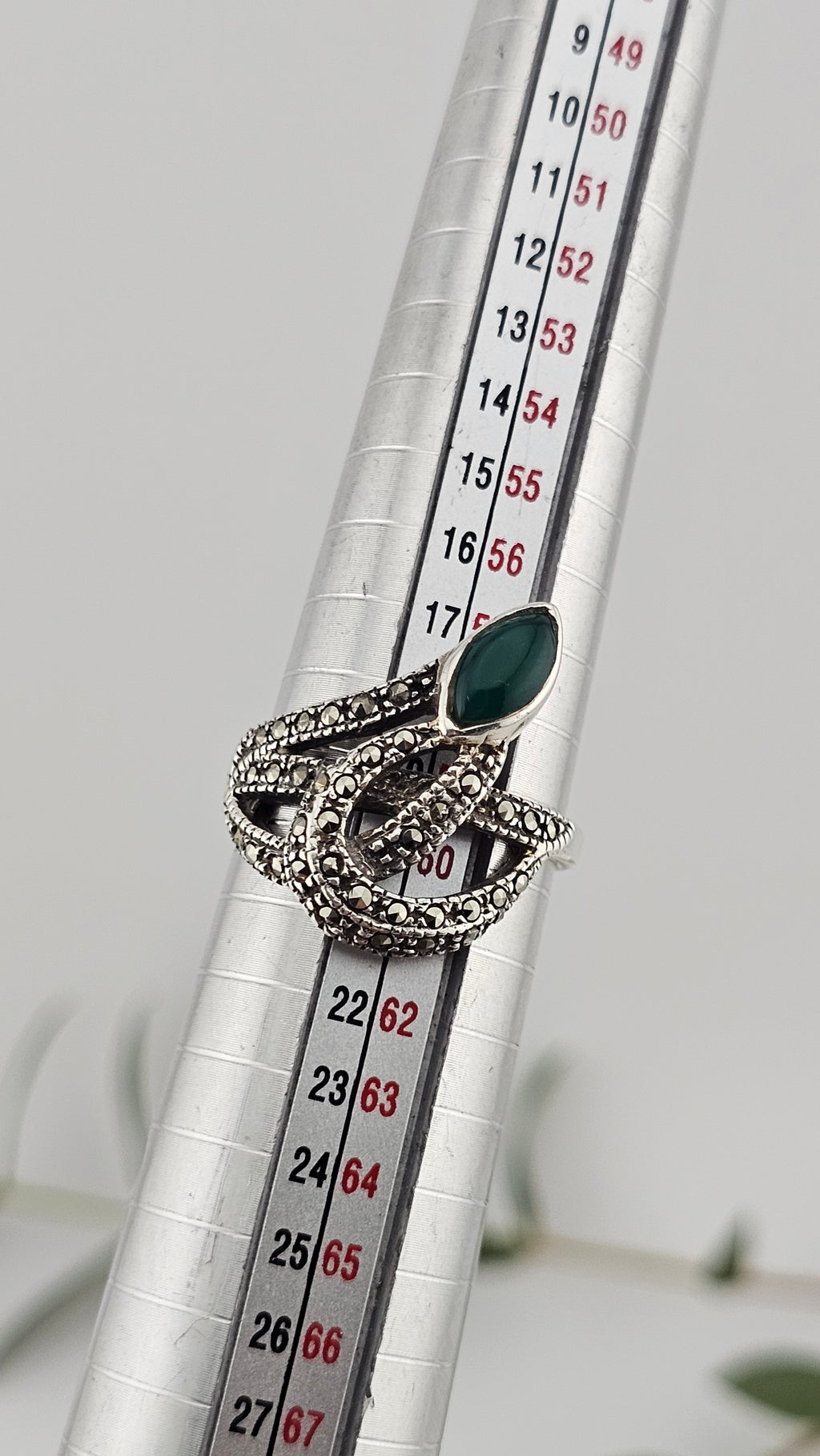 925 Sterling Silver Ring Featuring Green Onyx and Marcasites Gemstones , size R