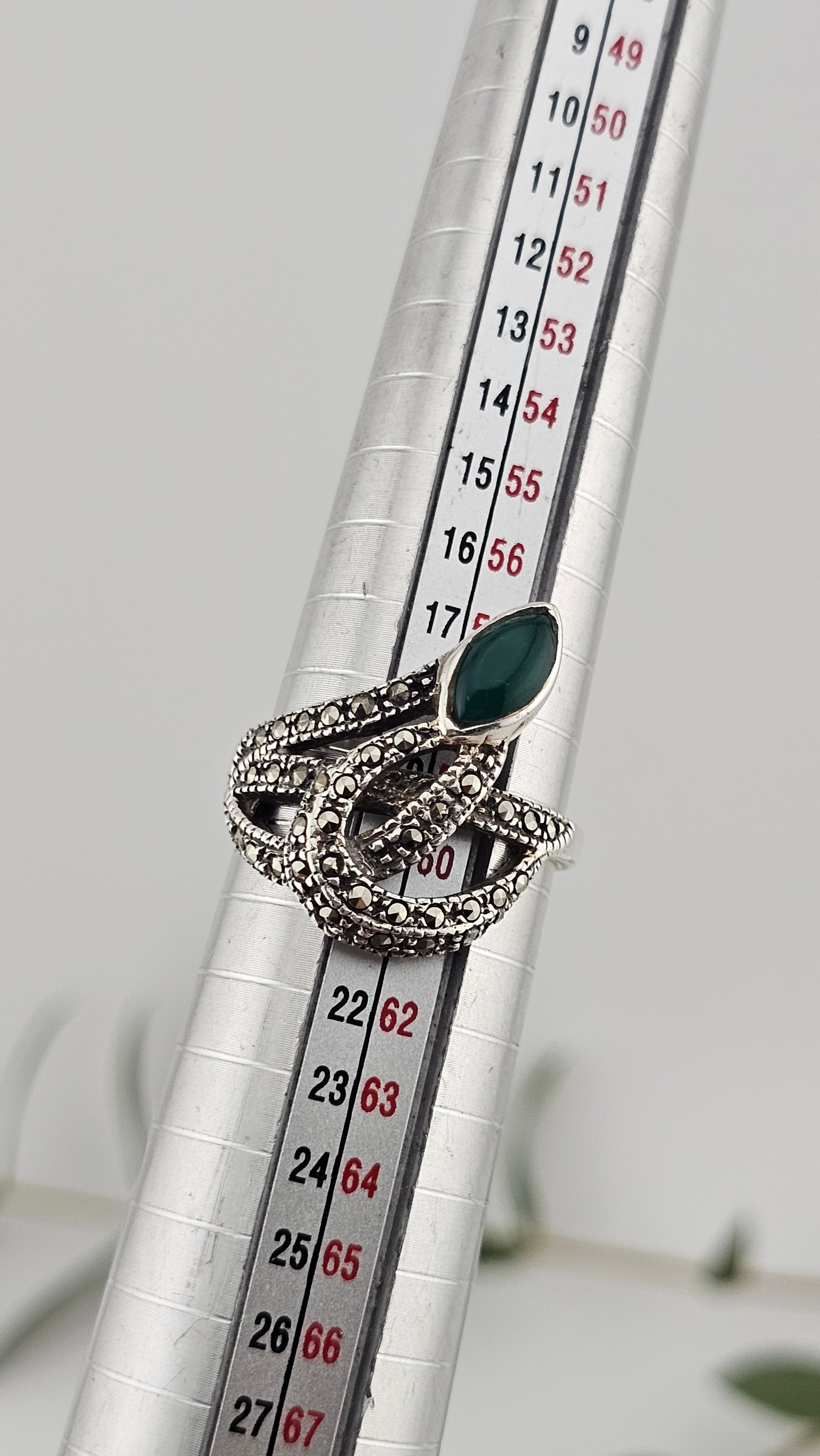925 Sterling Silver Ring Featuring Green Onyx and Marcasites Gemstones , size R