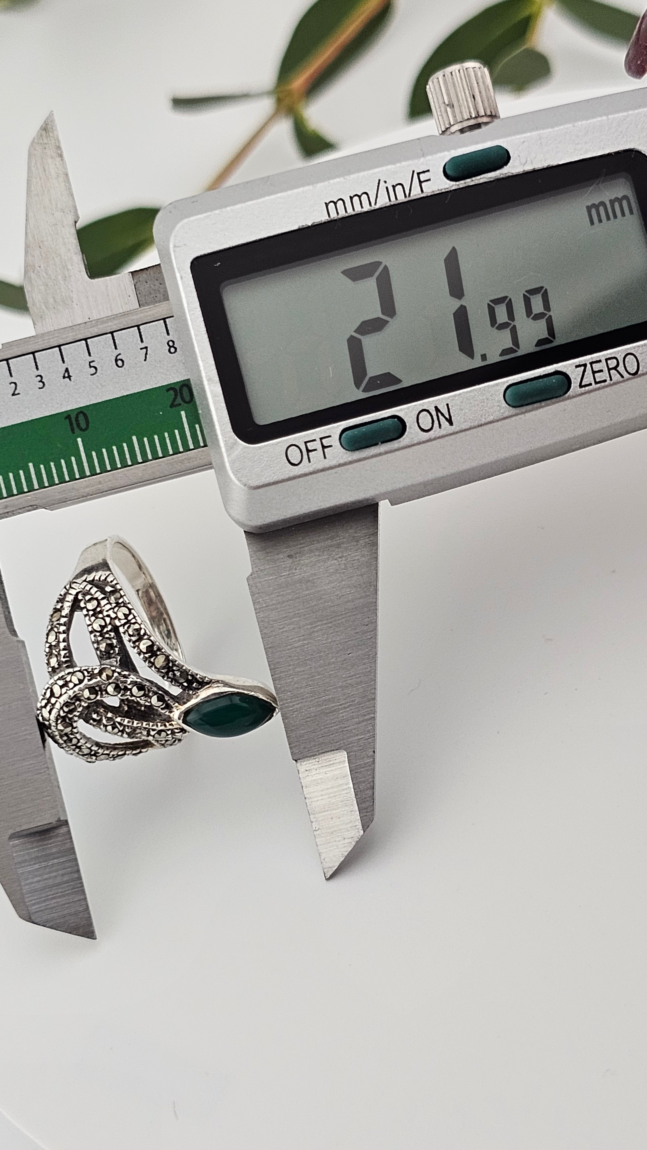 925 Sterling Silver Ring Featuring Green Onyx and Marcasites Gemstones , size R