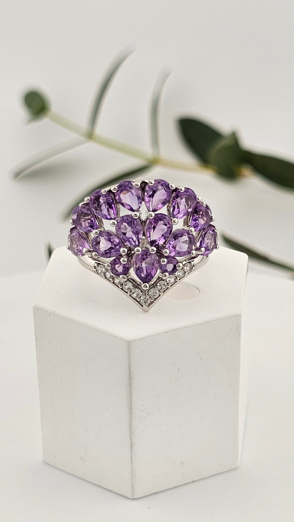 Preloved 925 Sterling Silver Ring set with Natural Amethyst and Clear Zirconia