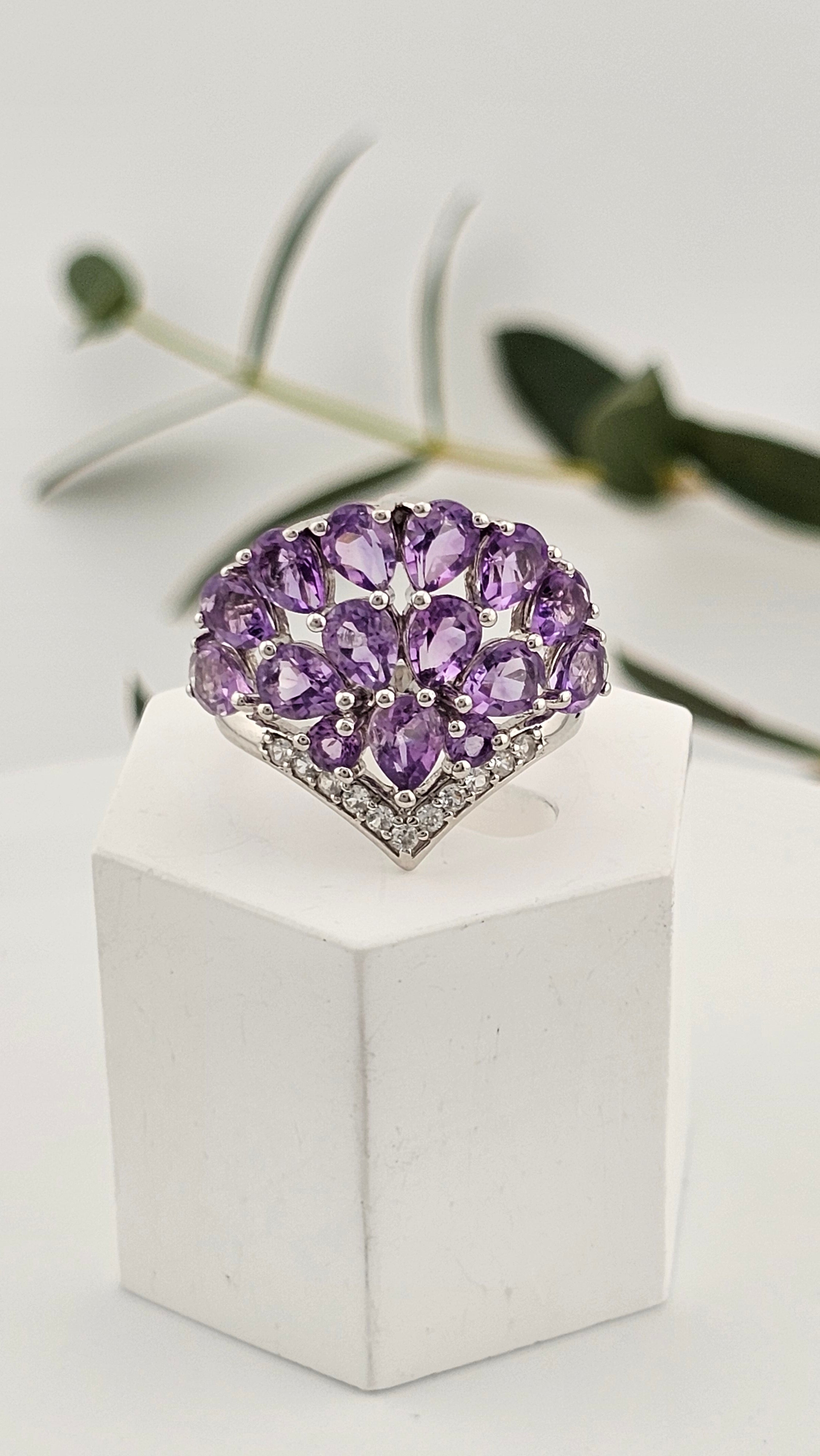 Preloved 925 Sterling Silver Ring set with Natural Amethyst and Clear Zirconia