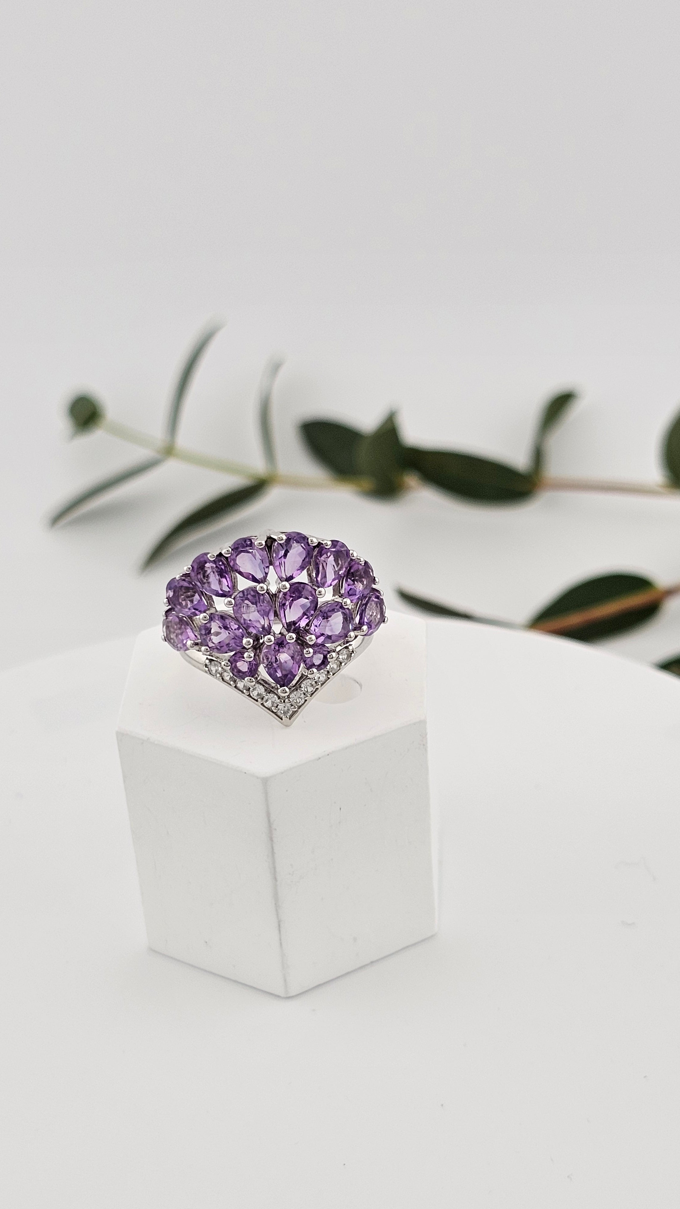 Preloved 925 Sterling Silver Ring set with Natural Amethyst and Clear Zirconia