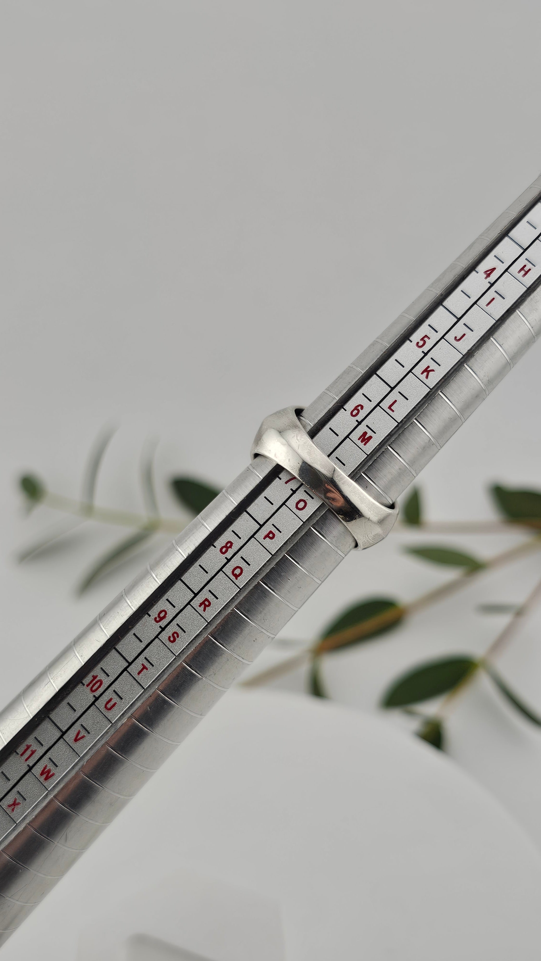 925 Sterling Silver Ring Featuring Natural Lapis Lazuli Gemstone, size M 1/2