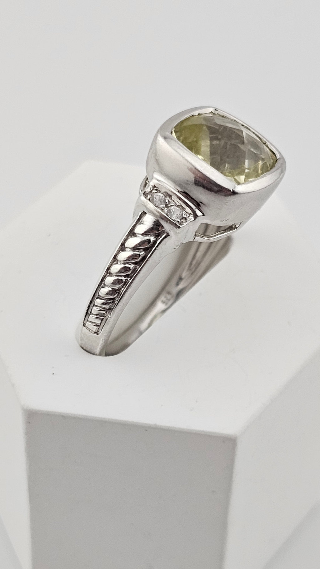 925 Sterling Ring set with Natural Lemon Quartz, size M 1/2