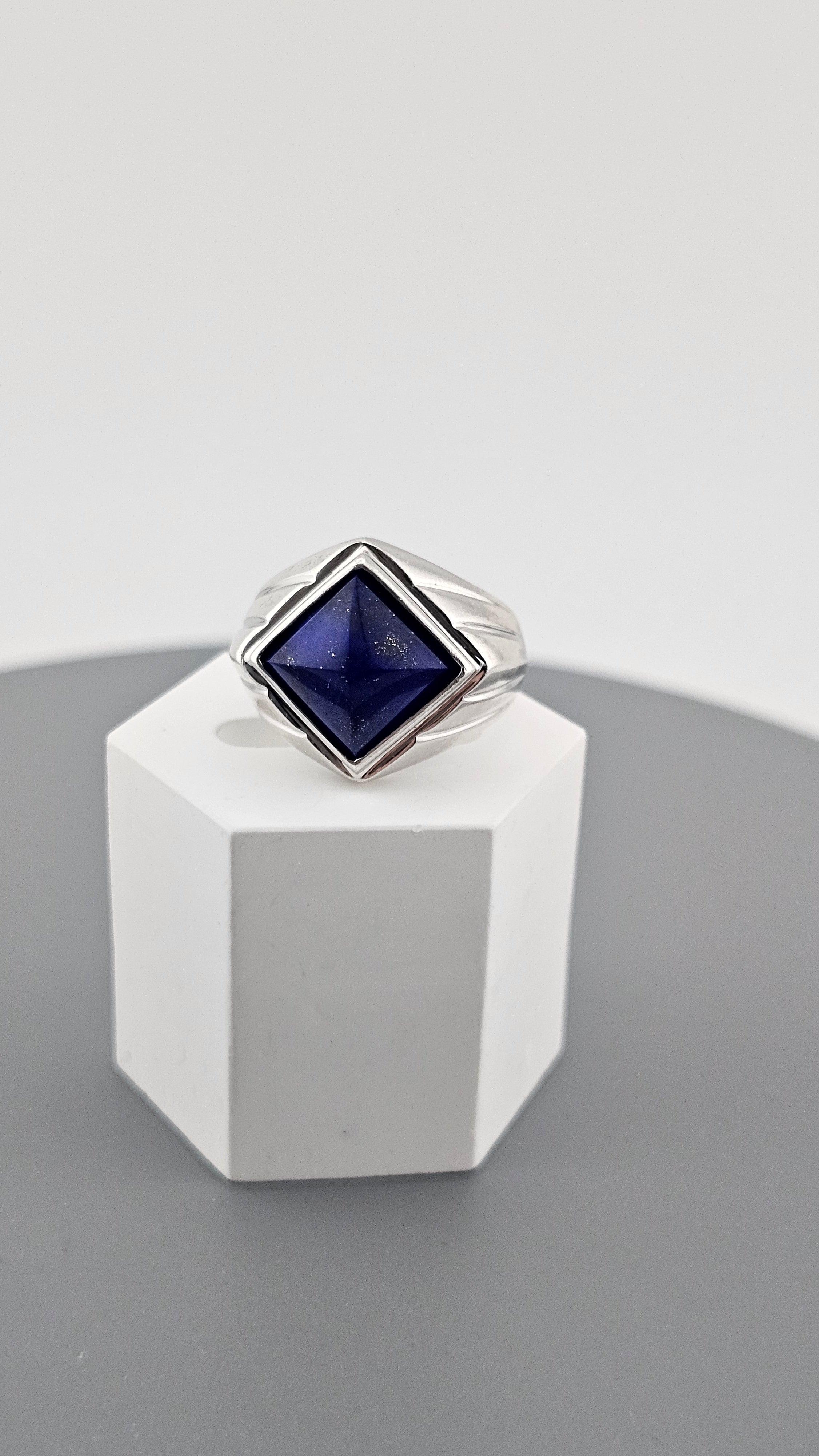 925 Sterling Silver Ring Featuring Natural Lapis Lazuli Gemstone, size M 1/2