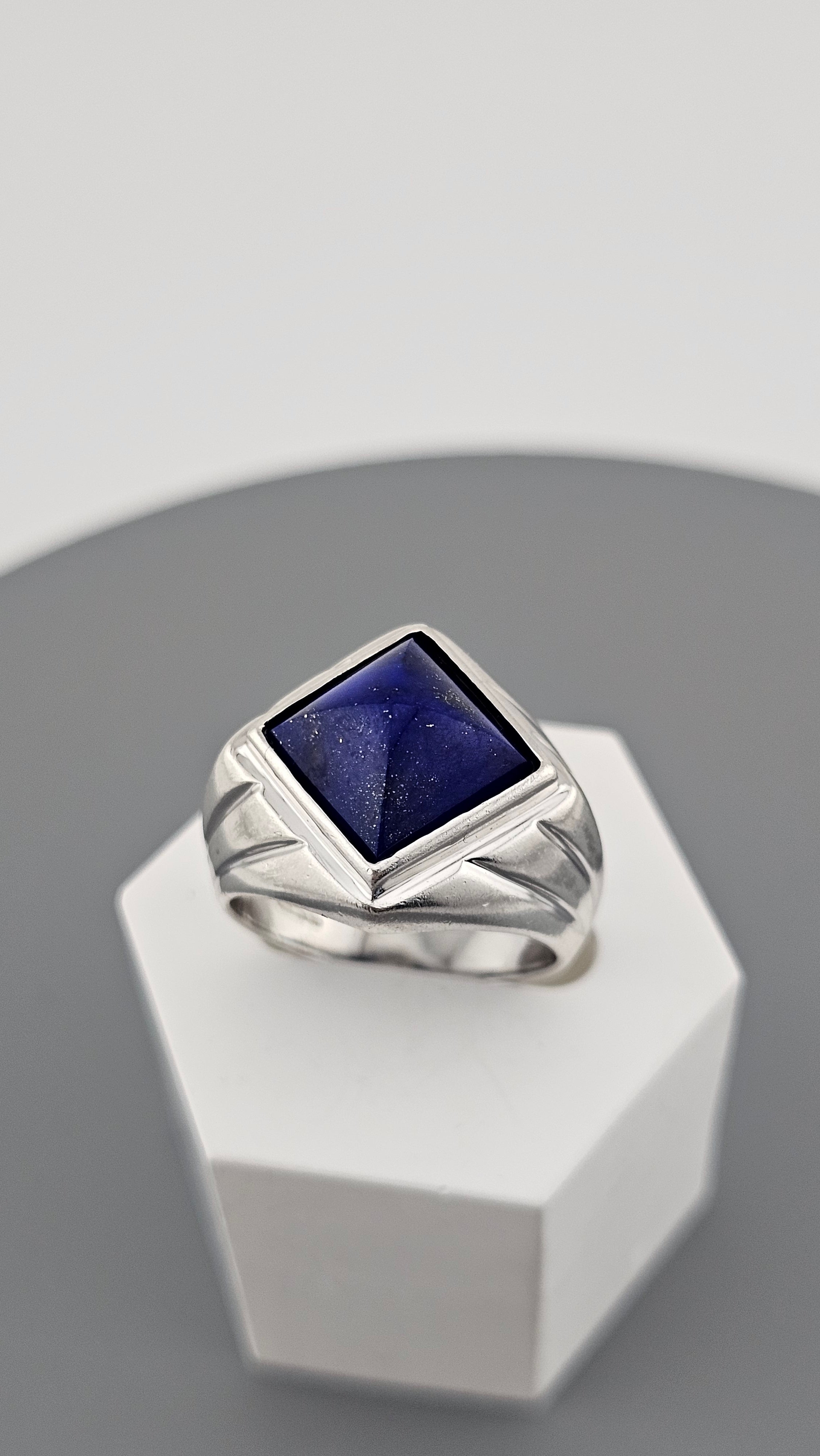 925 Sterling Silver Ring Featuring Natural Lapis Lazuli Gemstone, size M 1/2