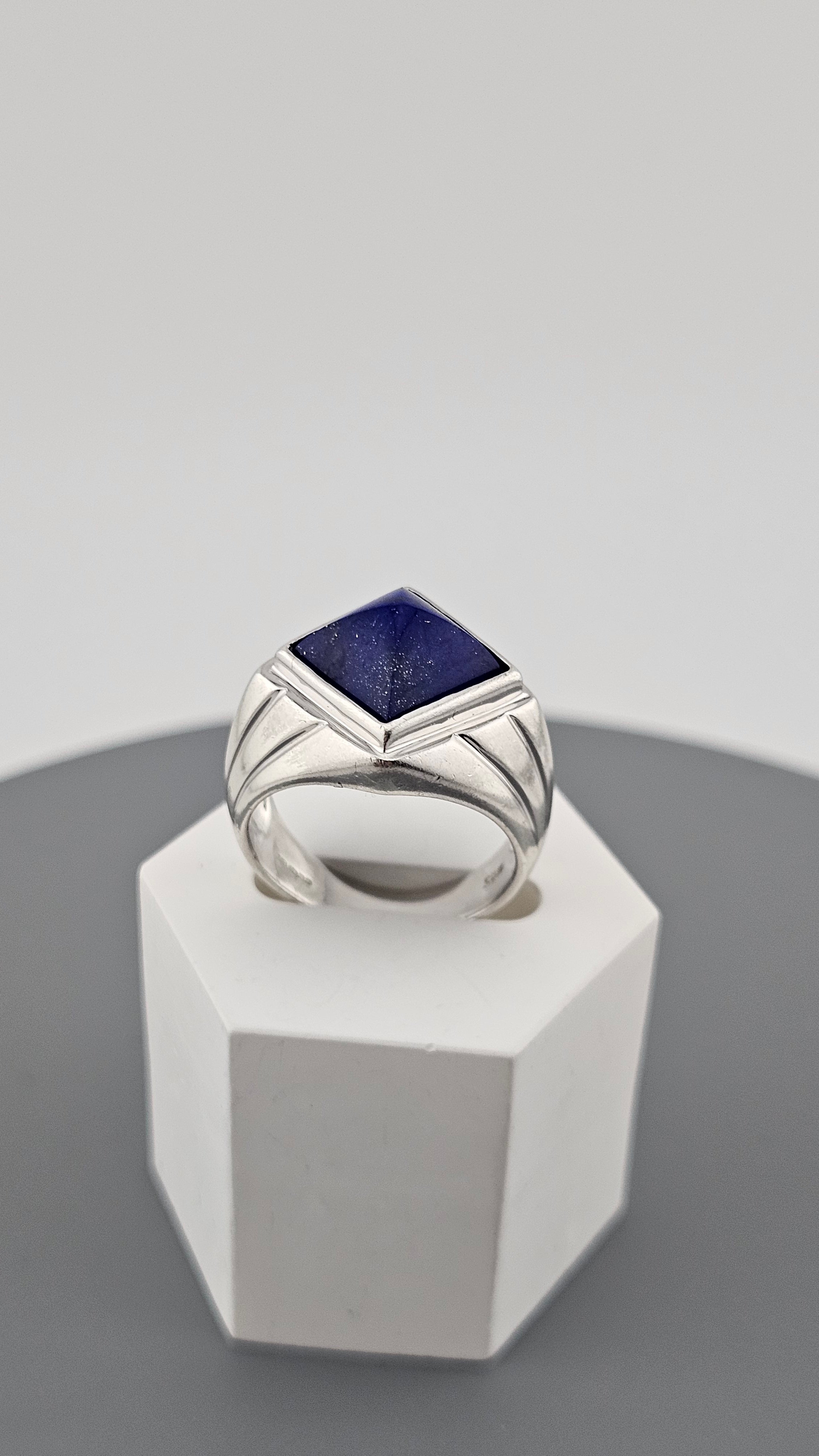 925 Sterling Silver Ring Featuring Natural Lapis Lazuli Gemstone, size M 1/2