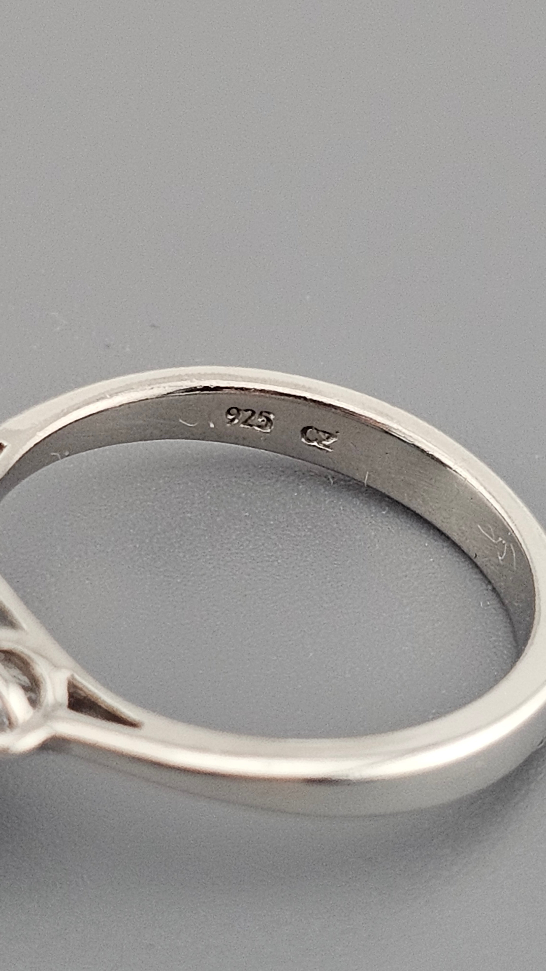 925 Sterling Silver Three Stone Set Ring,size M