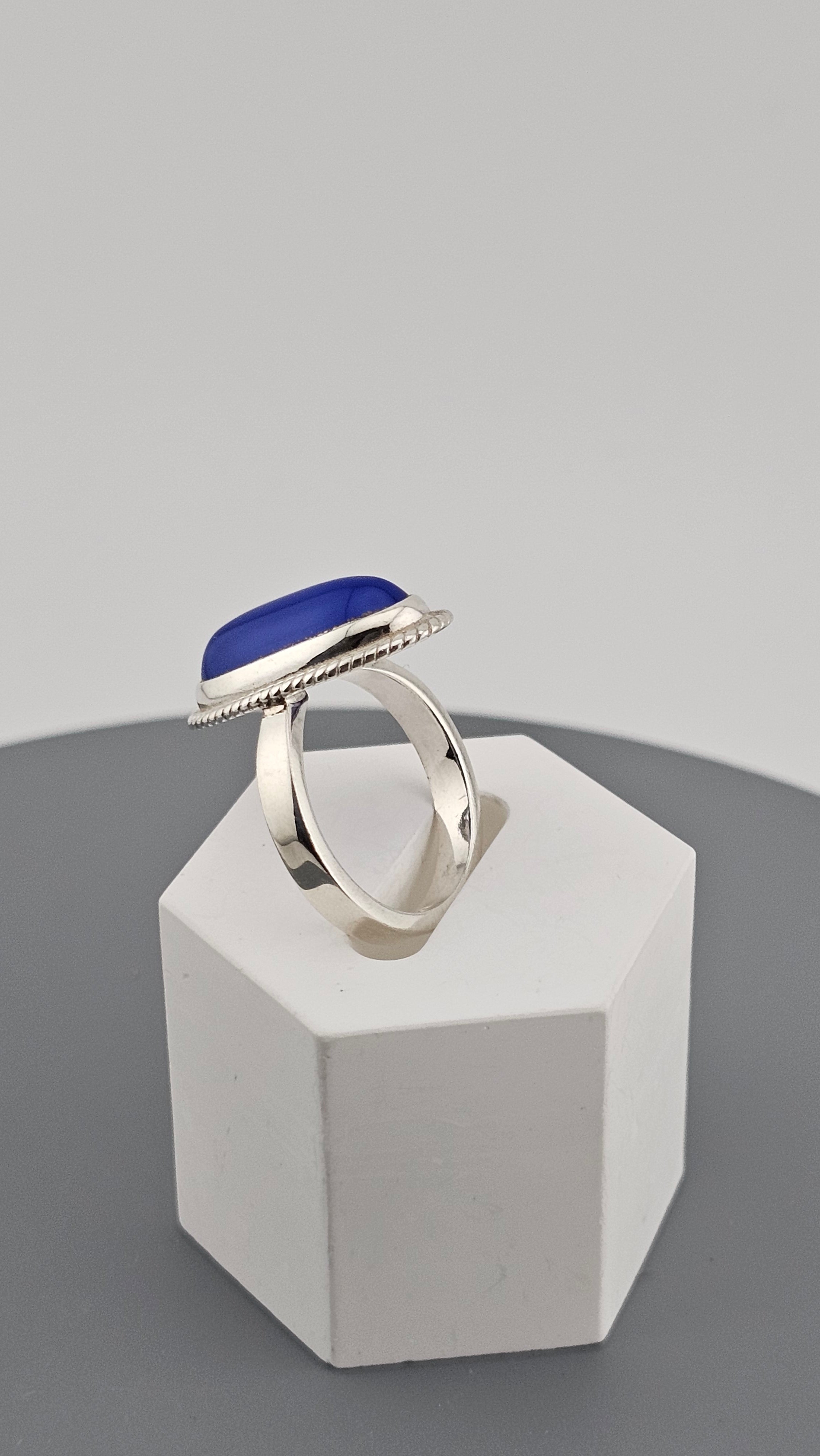 Vintage 1986 Edinburgh Sterling Silver Ring set with Blue Chalcedony, size M 1/2