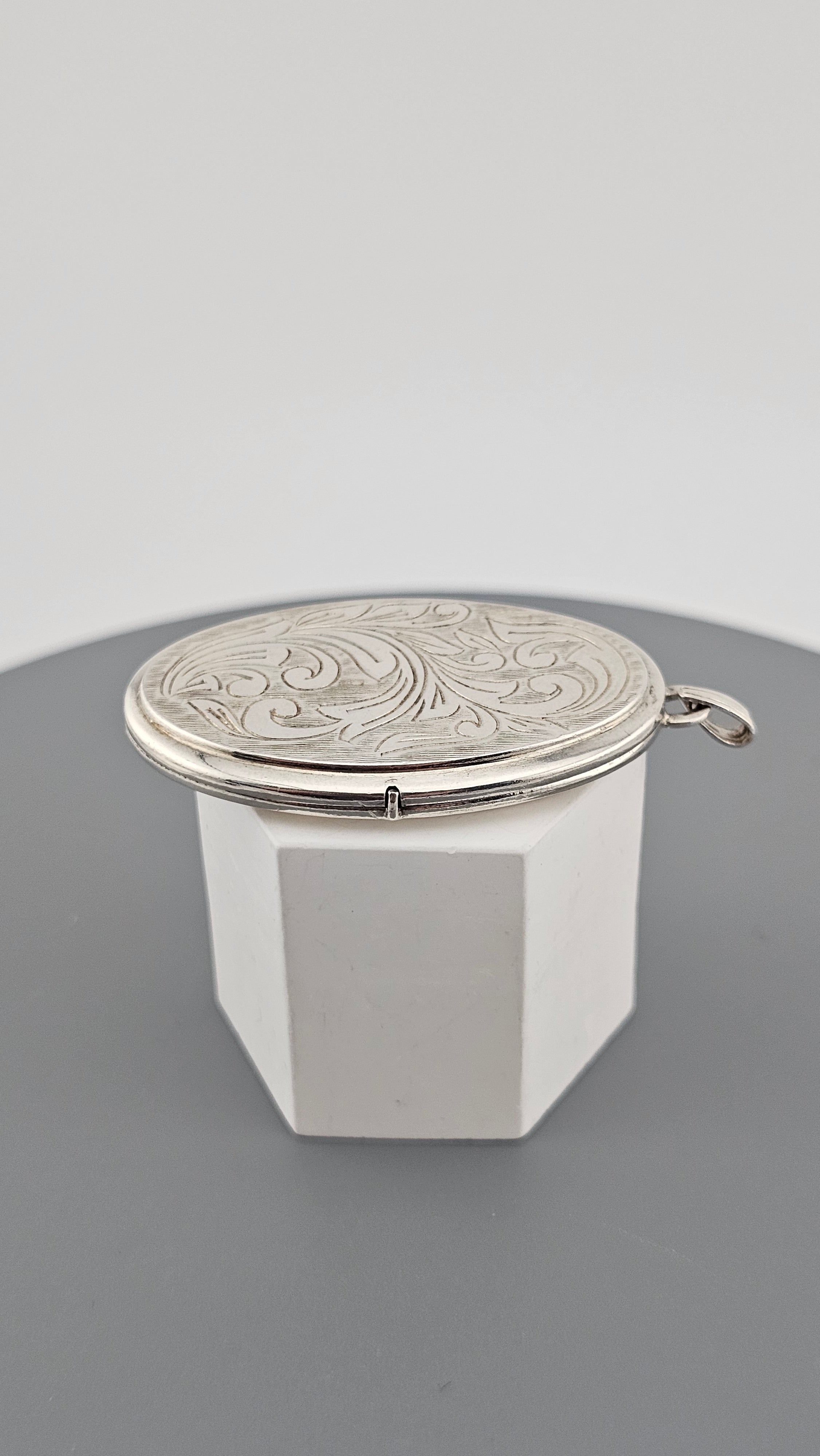 Vintage 925 Sterling Silver Large Oval Locket pendant