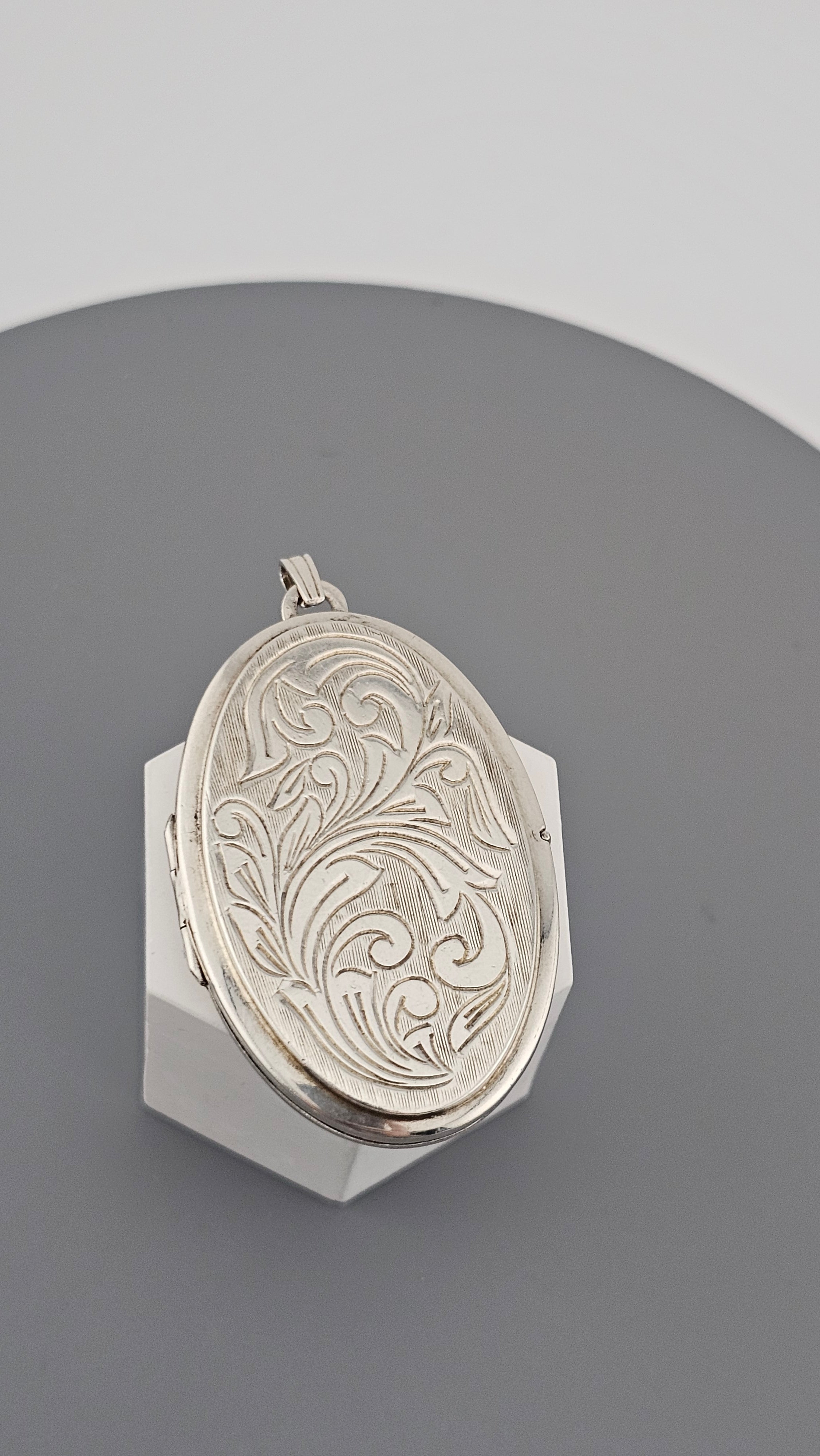 Vintage 925 Sterling Silver Large Oval Locket pendant