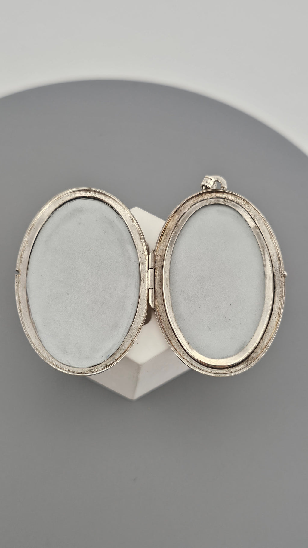 Vintage 925 Sterling Silver Large Oval Locket pendant