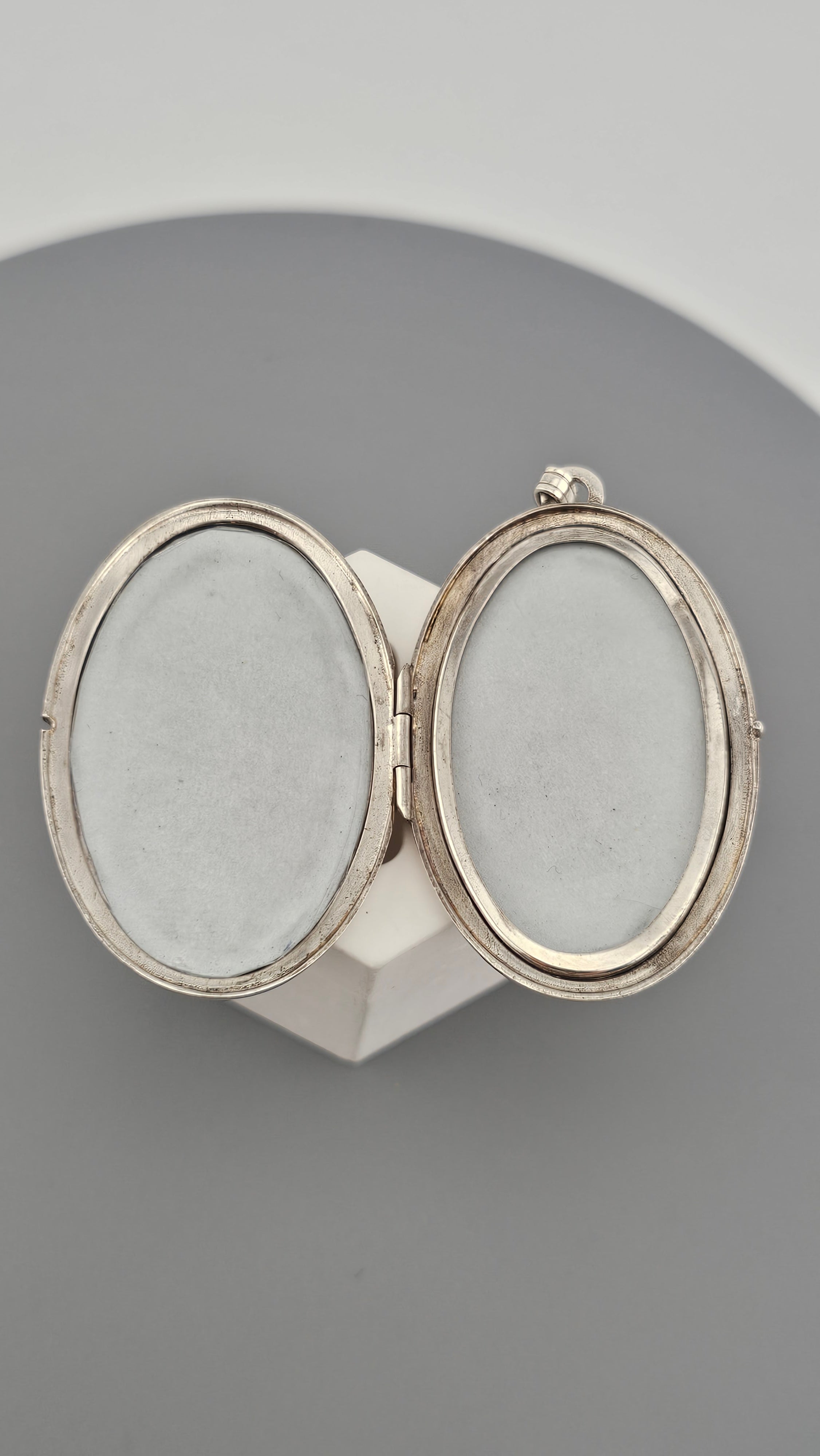 Vintage 925 Sterling Silver Large Oval Locket pendant