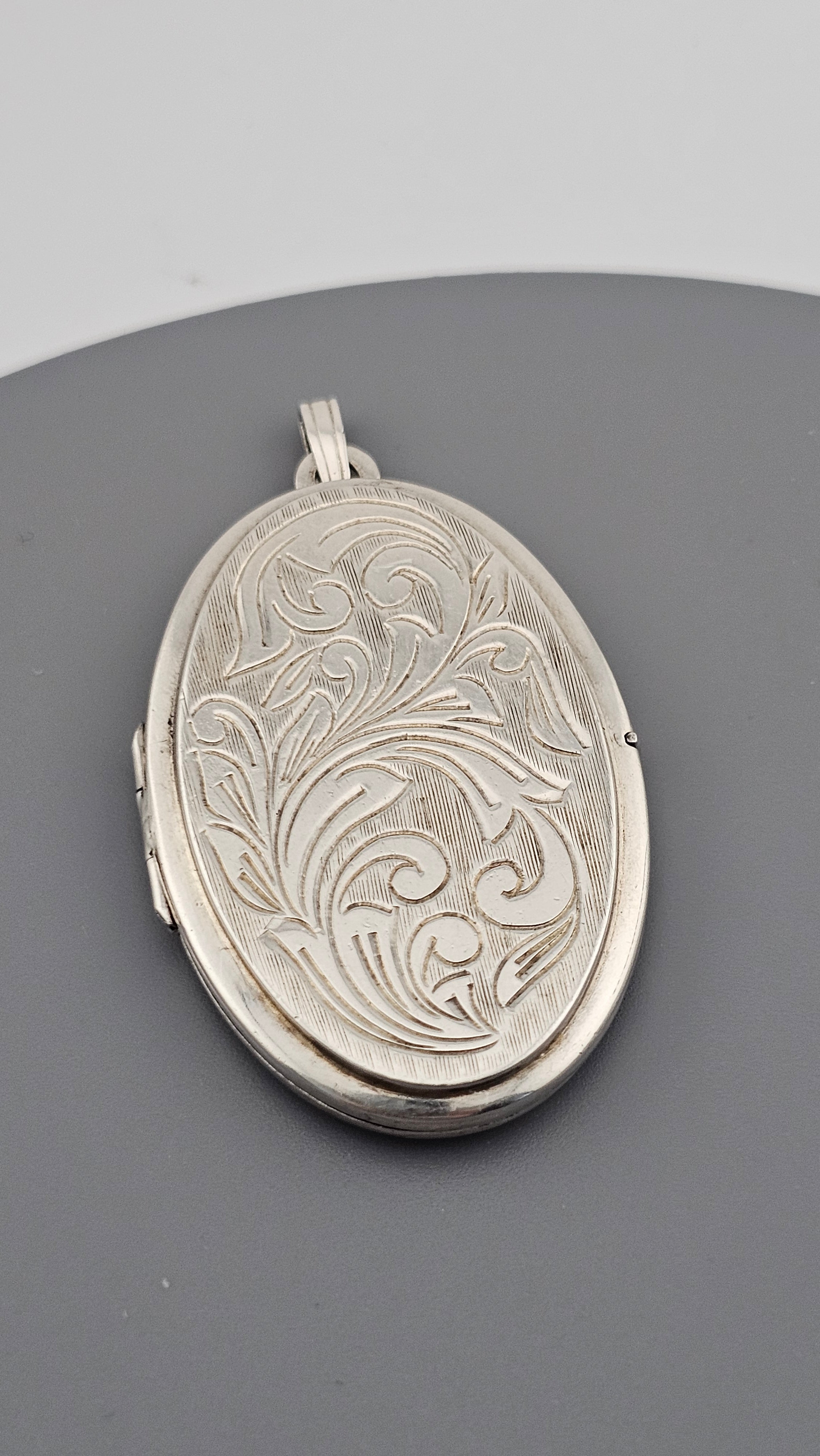 Vintage 925 Sterling Silver Large Oval Locket pendant