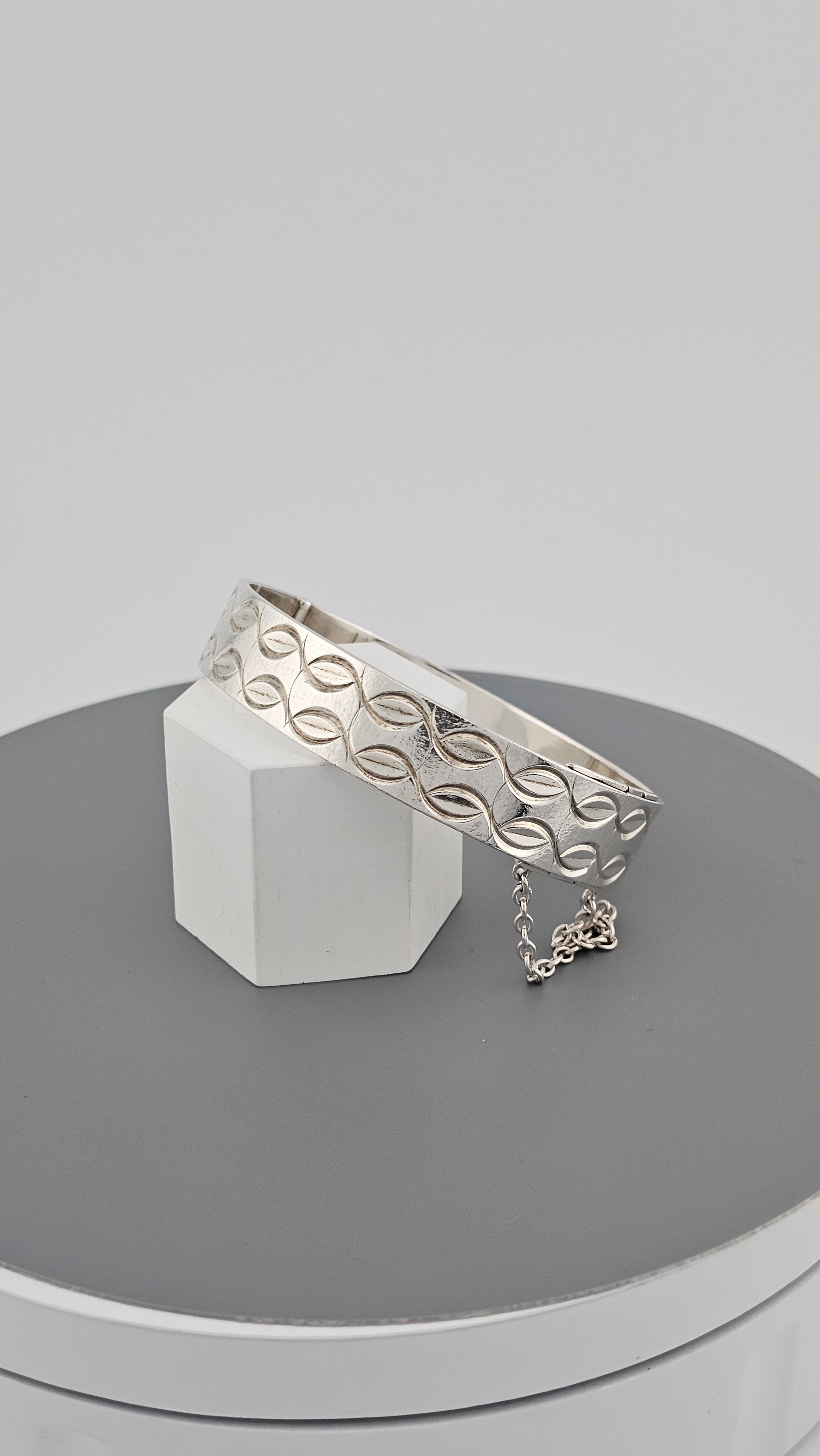 Vintage Solid 925 Sterling Silver 1972 Bangle