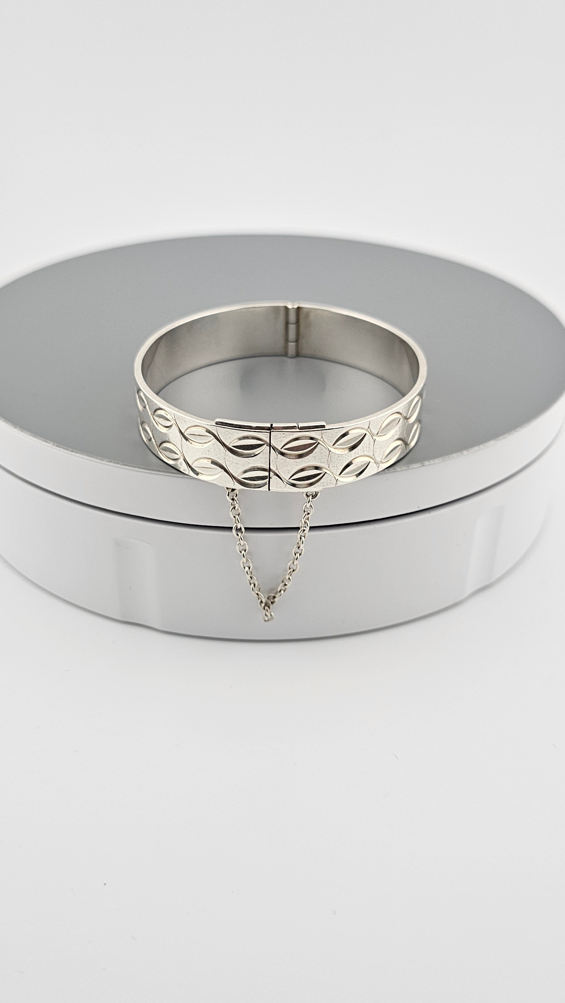 Vintage Solid 925 Sterling Silver 1972 Bangle