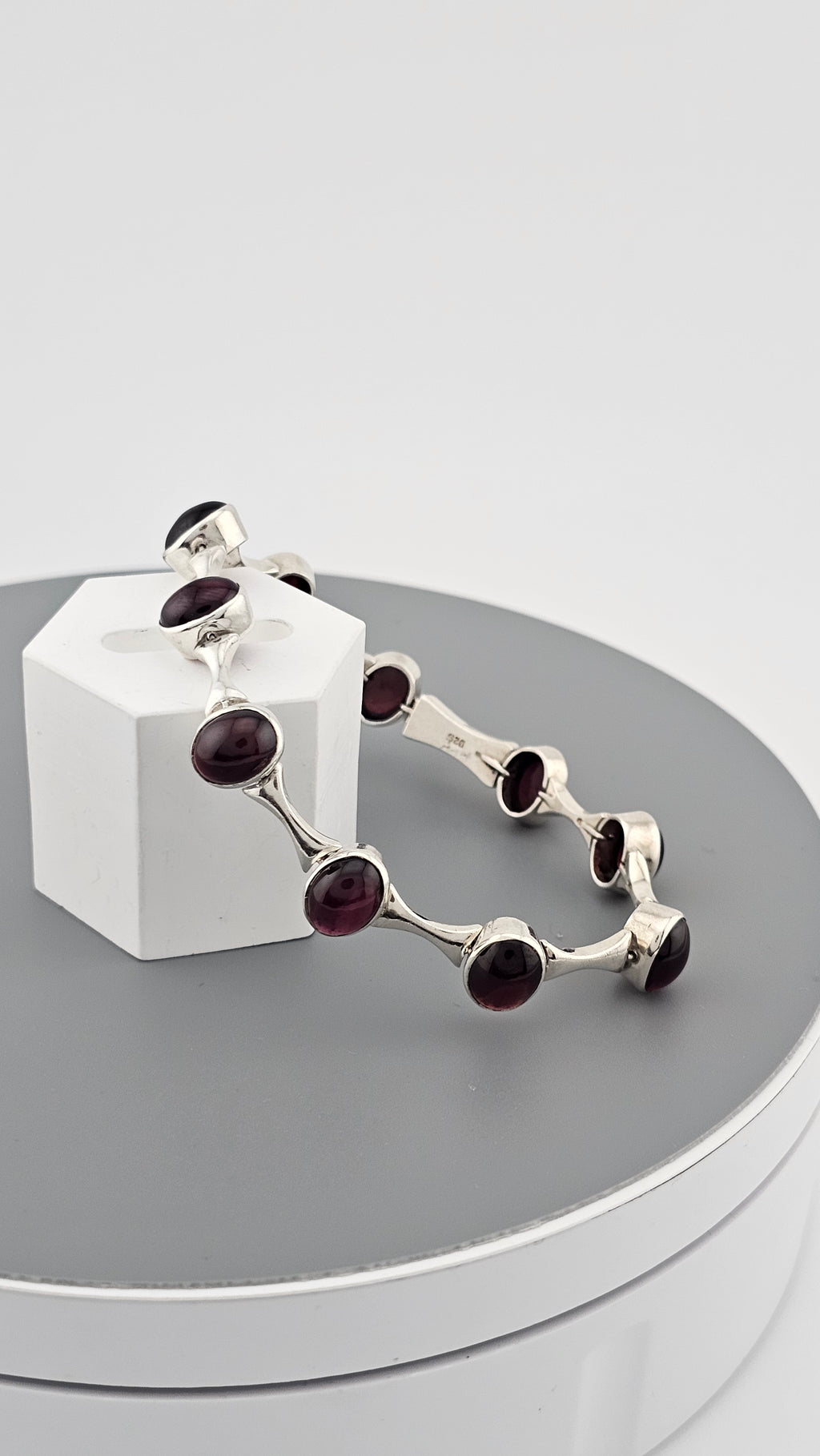 Vintage 925 Sterling Silver Bracelet set with Natural Cabochon Garnets