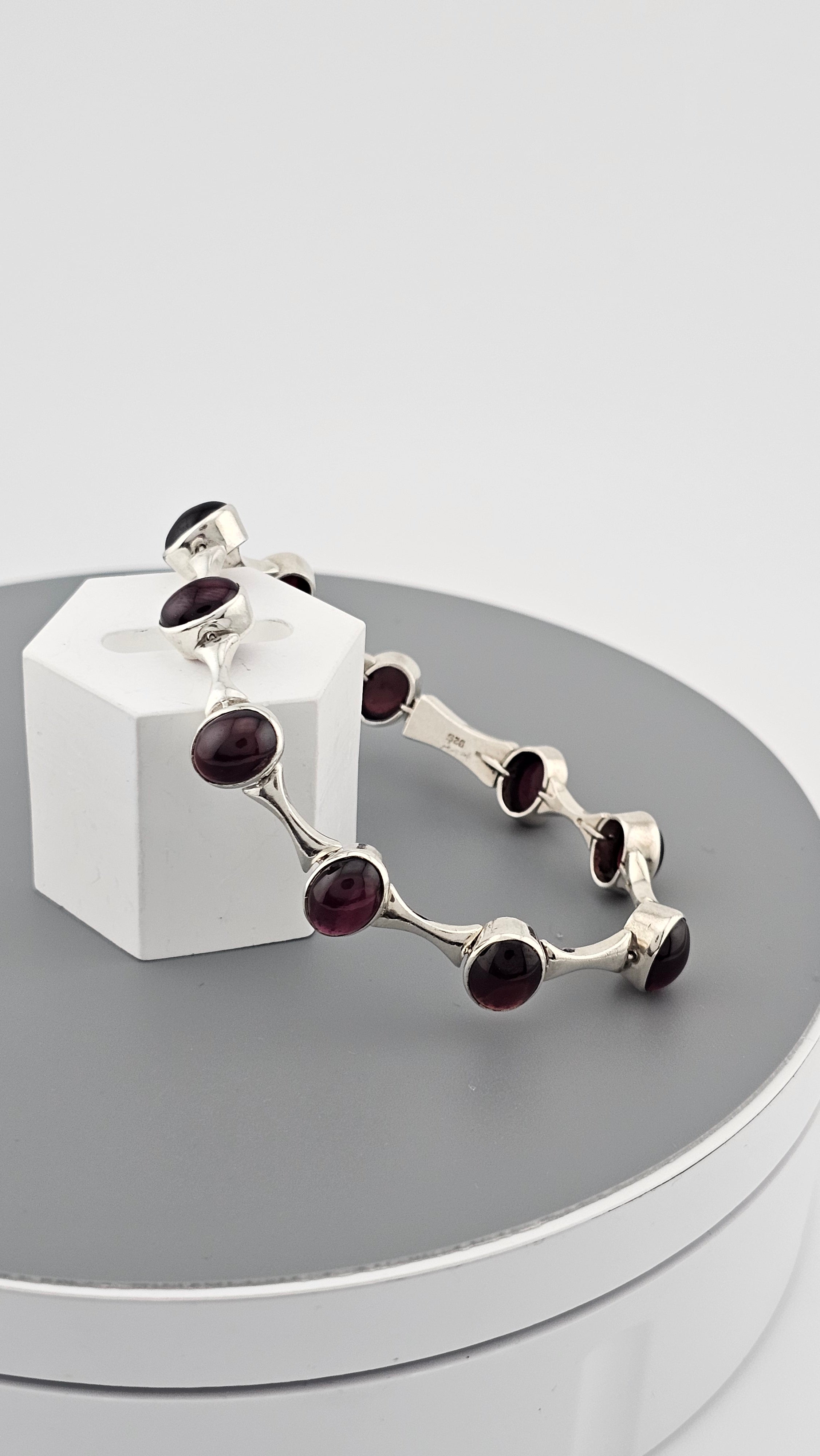 Vintage 925 Sterling Silver Bracelet set with Natural Cabochon Garnets