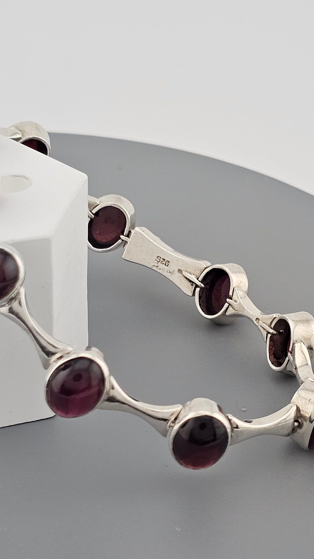 Vintage 925 Sterling Silver Bracelet set with Natural Cabochon Garnets