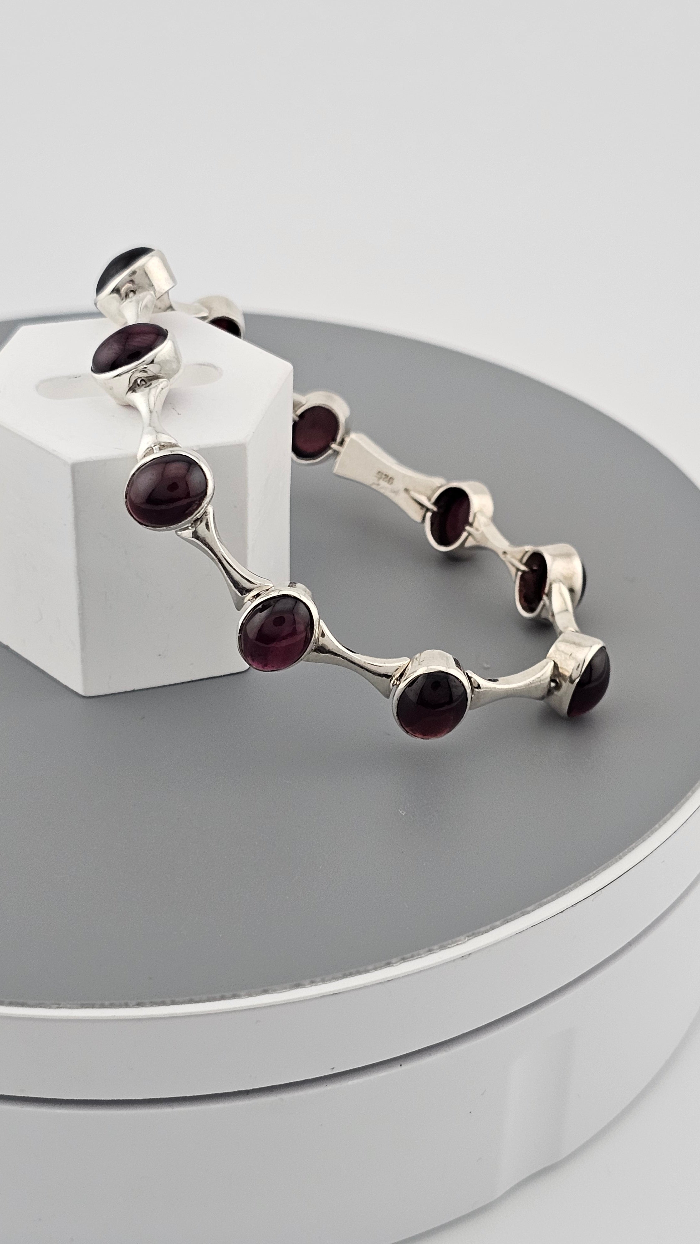 Vintage 925 Sterling Silver Bracelet set with Natural Cabochon Garnets