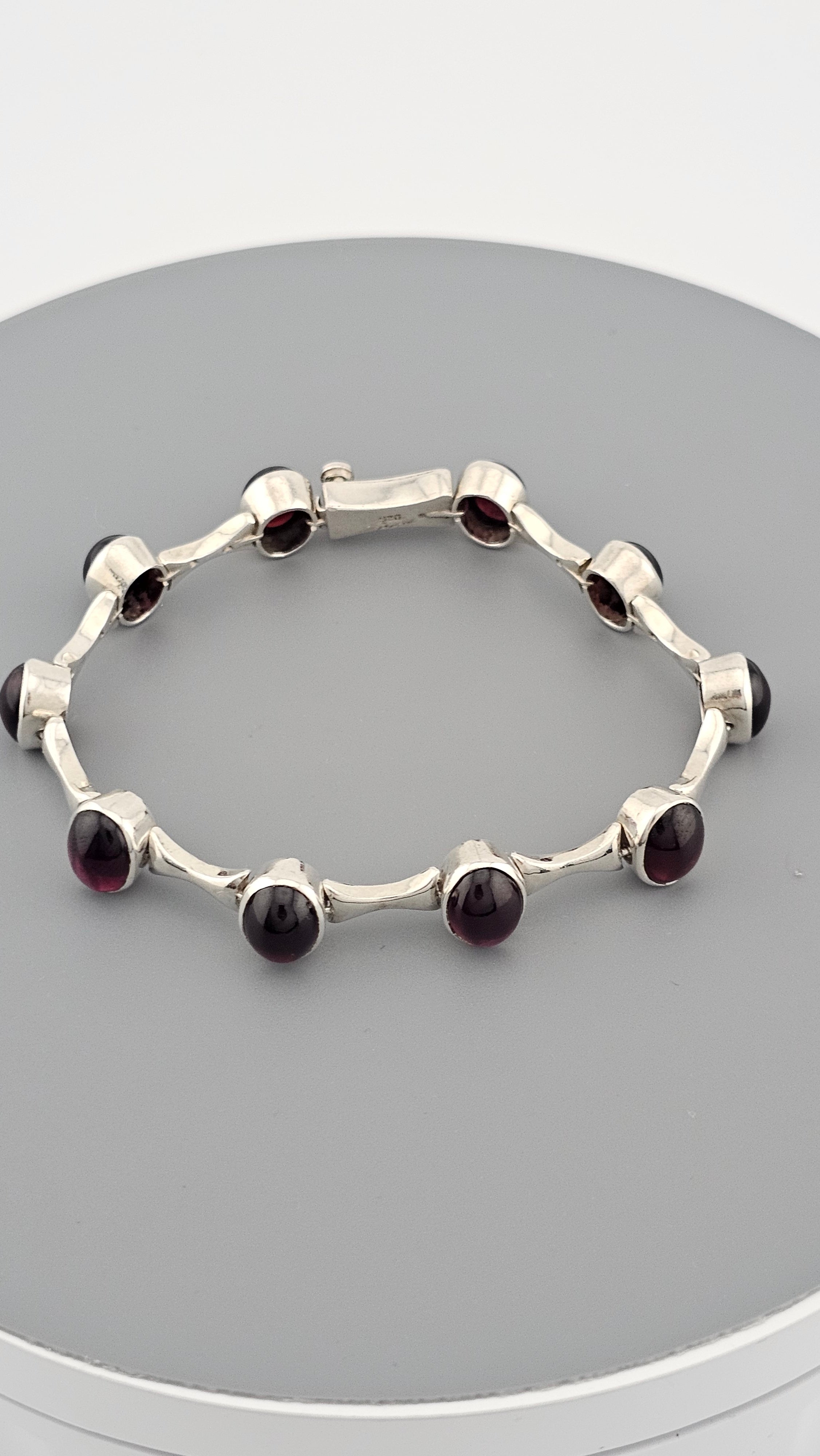 Vintage 925 Sterling Silver Bracelet set with Natural Cabochon Garnets