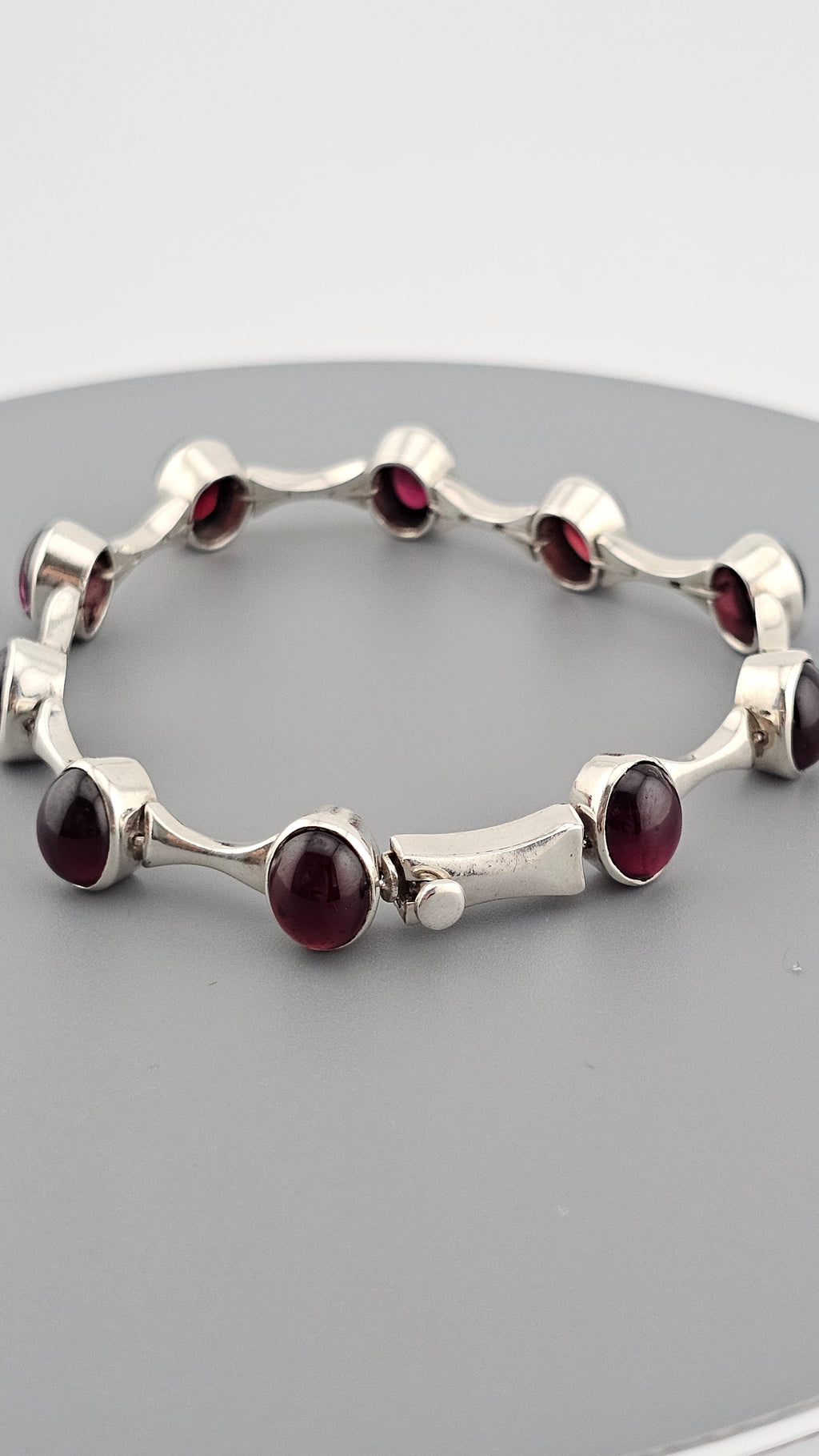 Vintage 925 Sterling Silver Bracelet set with Natural Cabochon Garnets