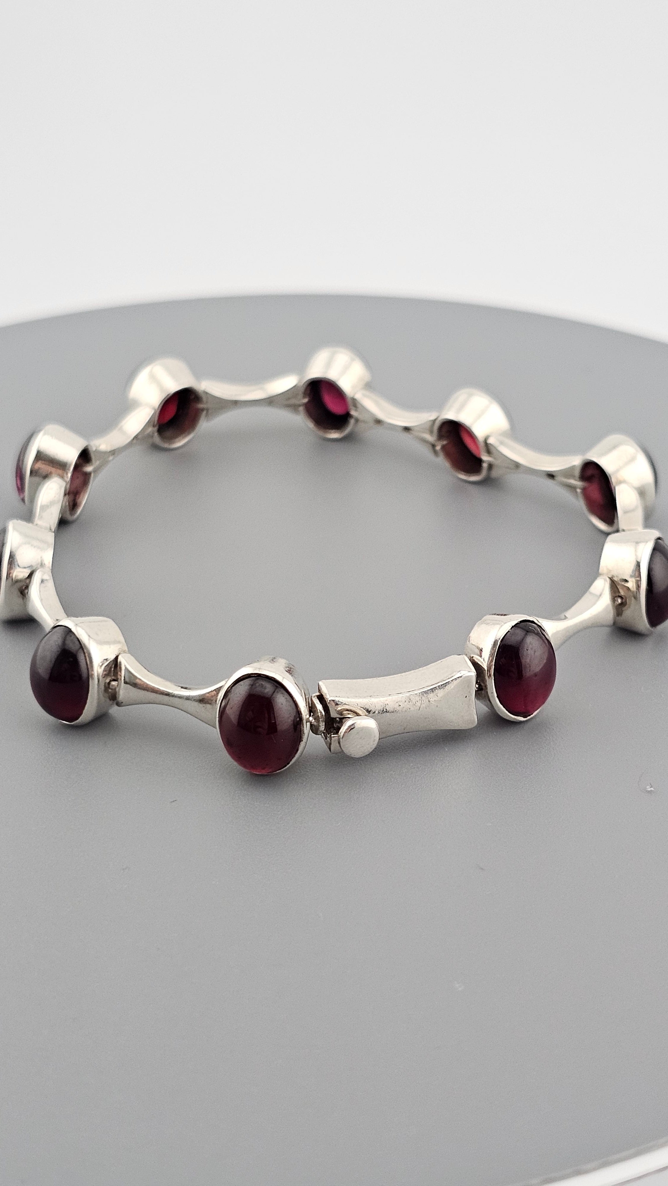 Vintage 925 Sterling Silver Bracelet set with Natural Cabochon Garnets