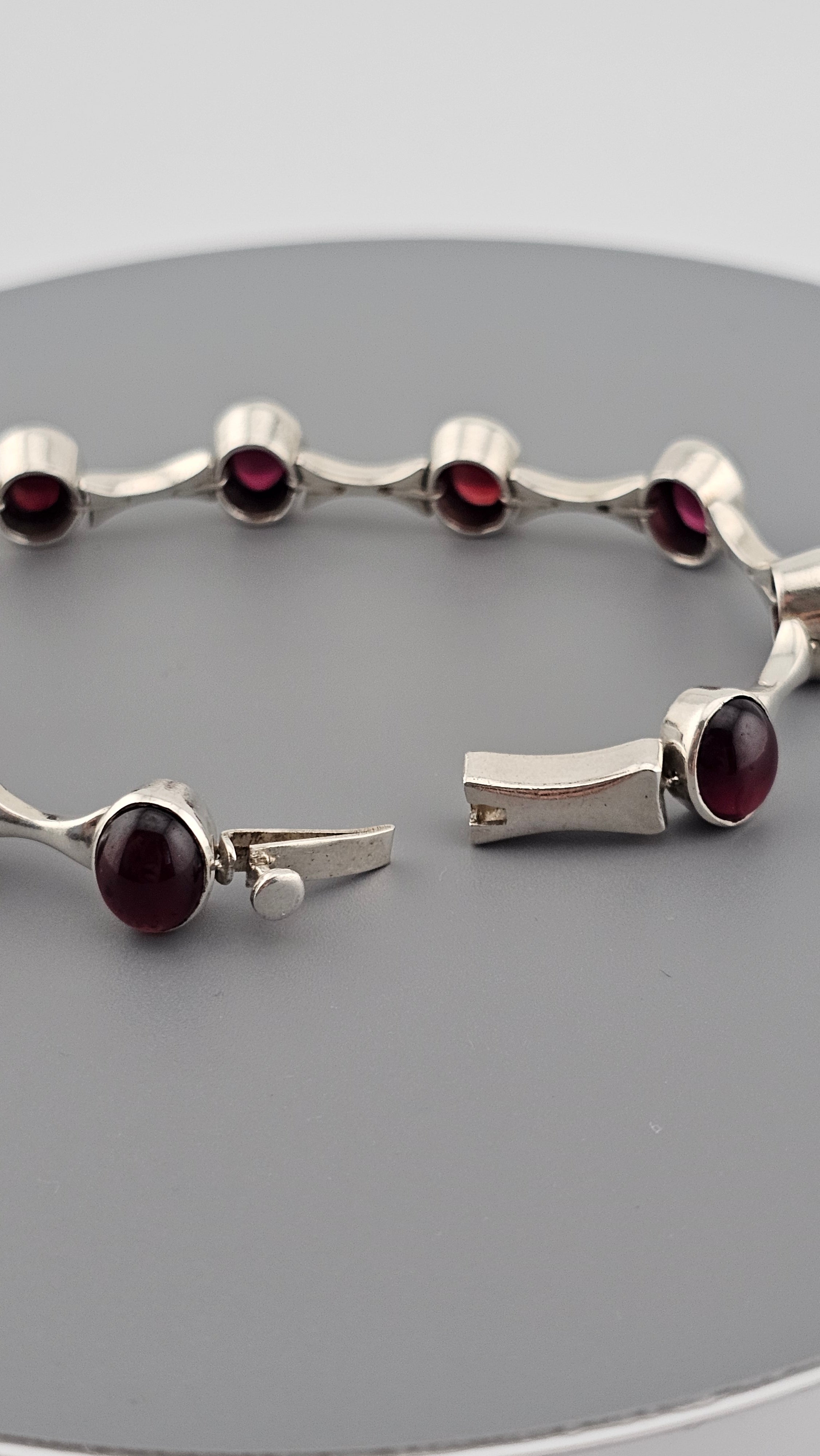 Vintage 925 Sterling Silver Bracelet set with Natural Cabochon Garnets