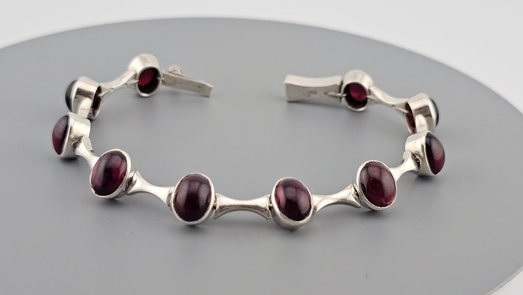 Vintage 925 Sterling Silver Bracelet set with Natural Cabochon Garnets