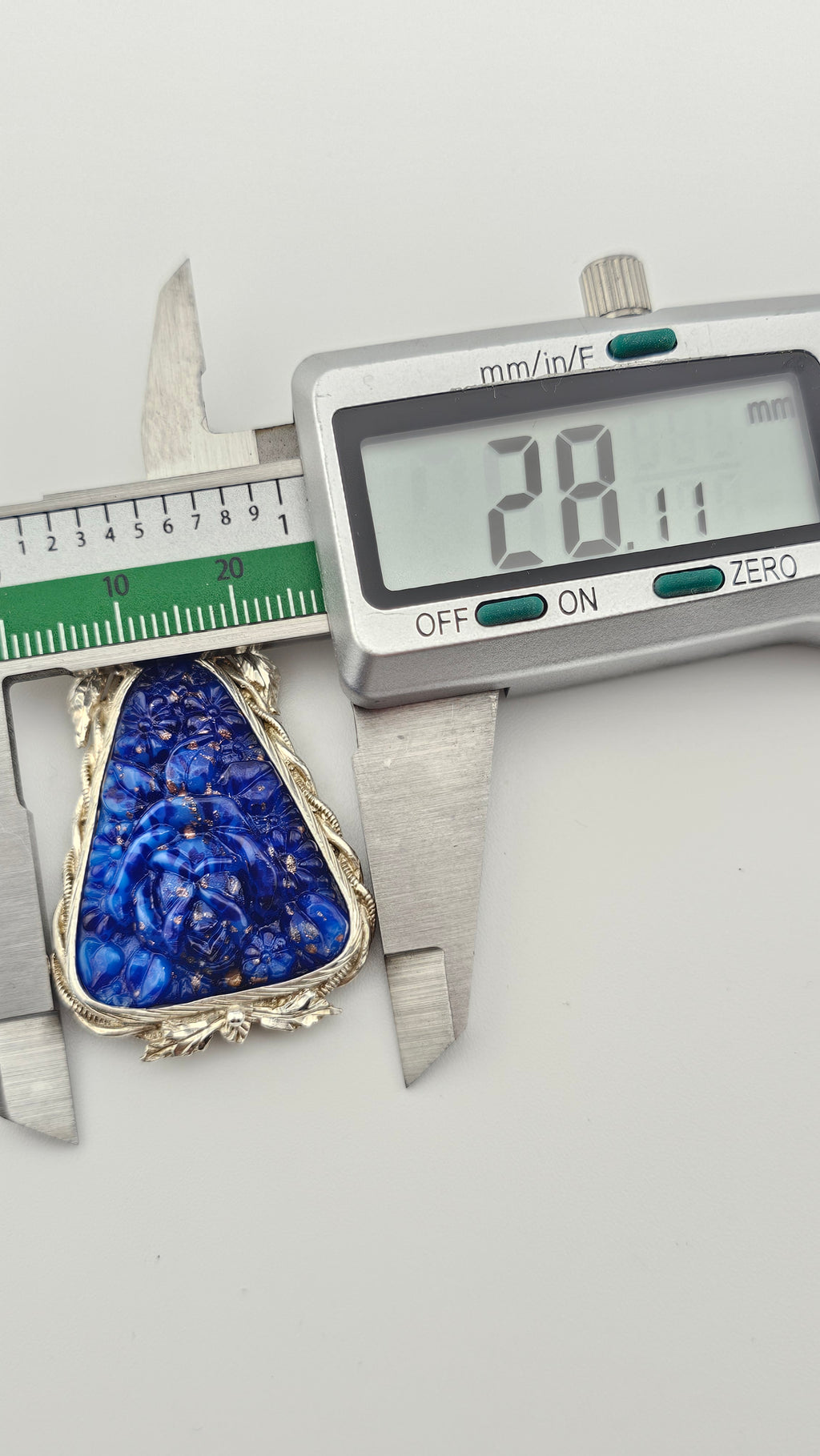 Vintage 925 Sterling Silver Pendant set with Natural Lapis Lazuli