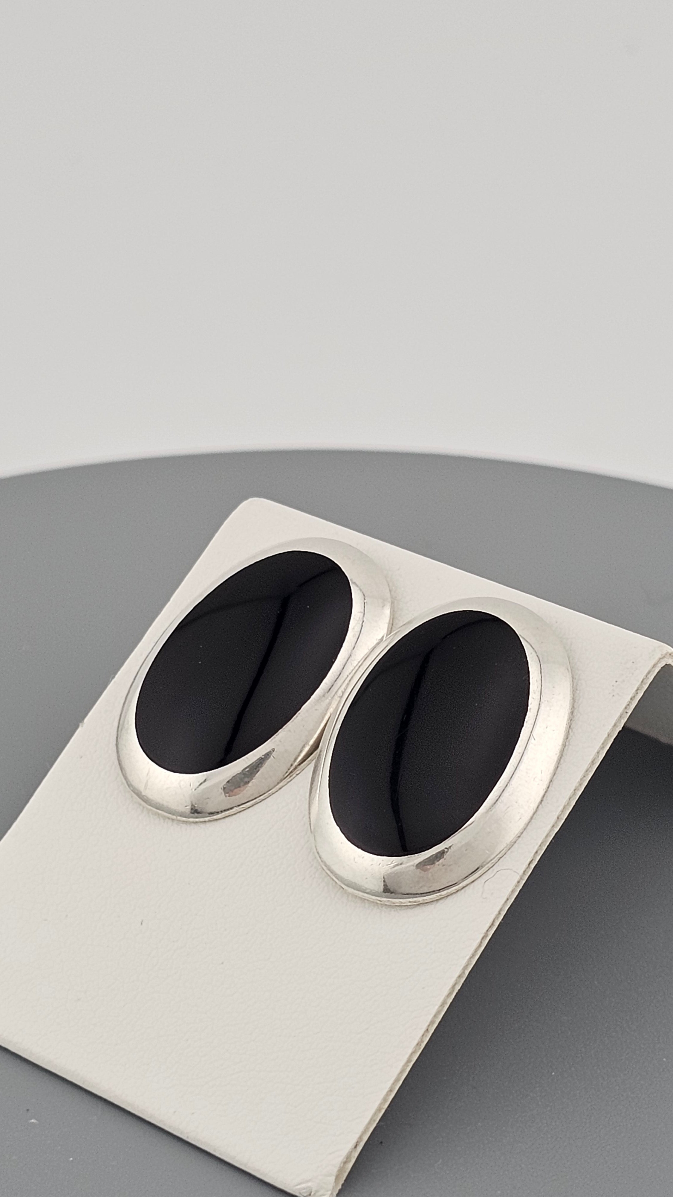 925 Sterling Silver Large Oval Stud Earrings set with Black Onyx