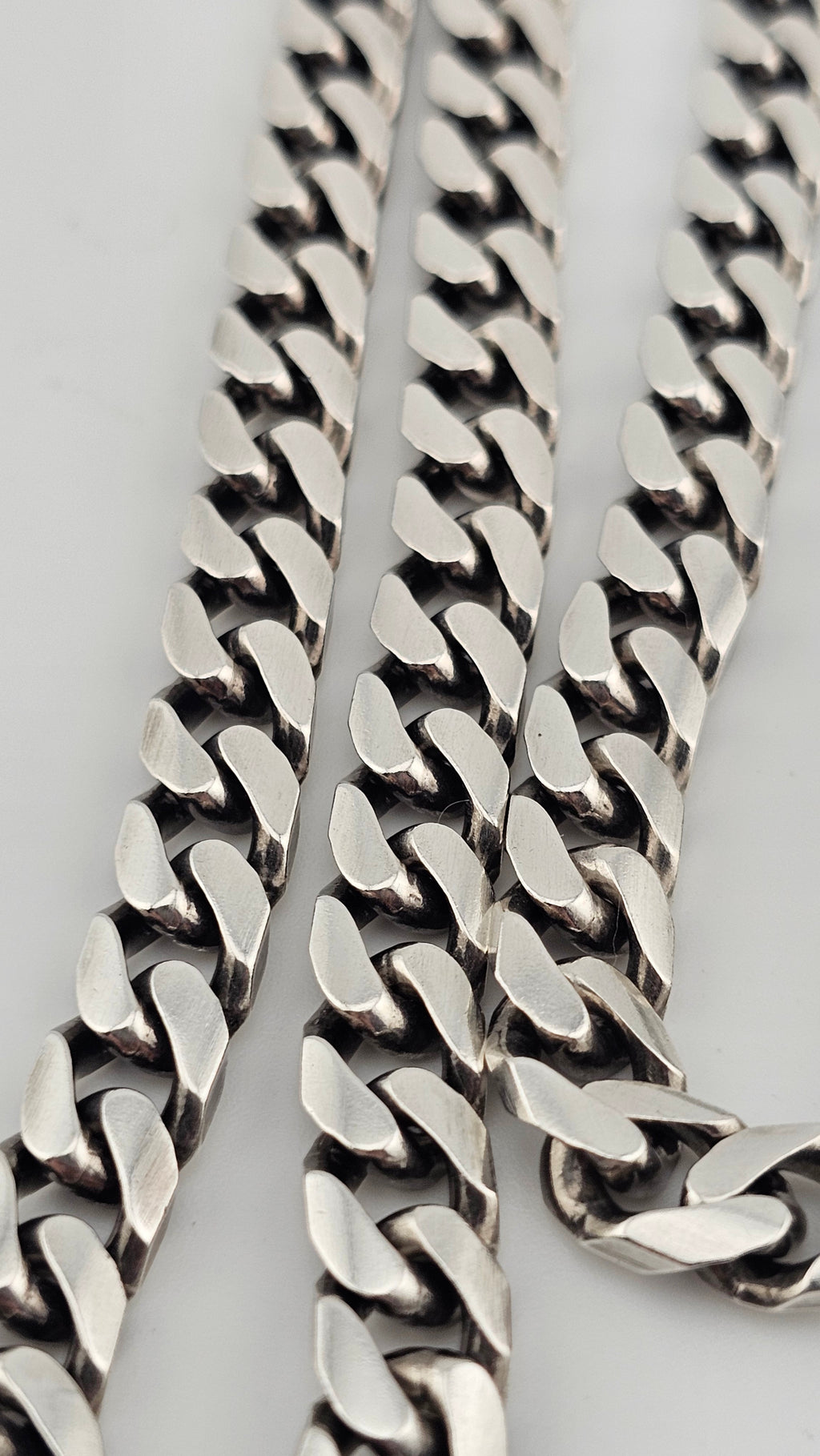 Solid 925 Sterling Heavy Weight Cuban Chain , length 56.5 cm