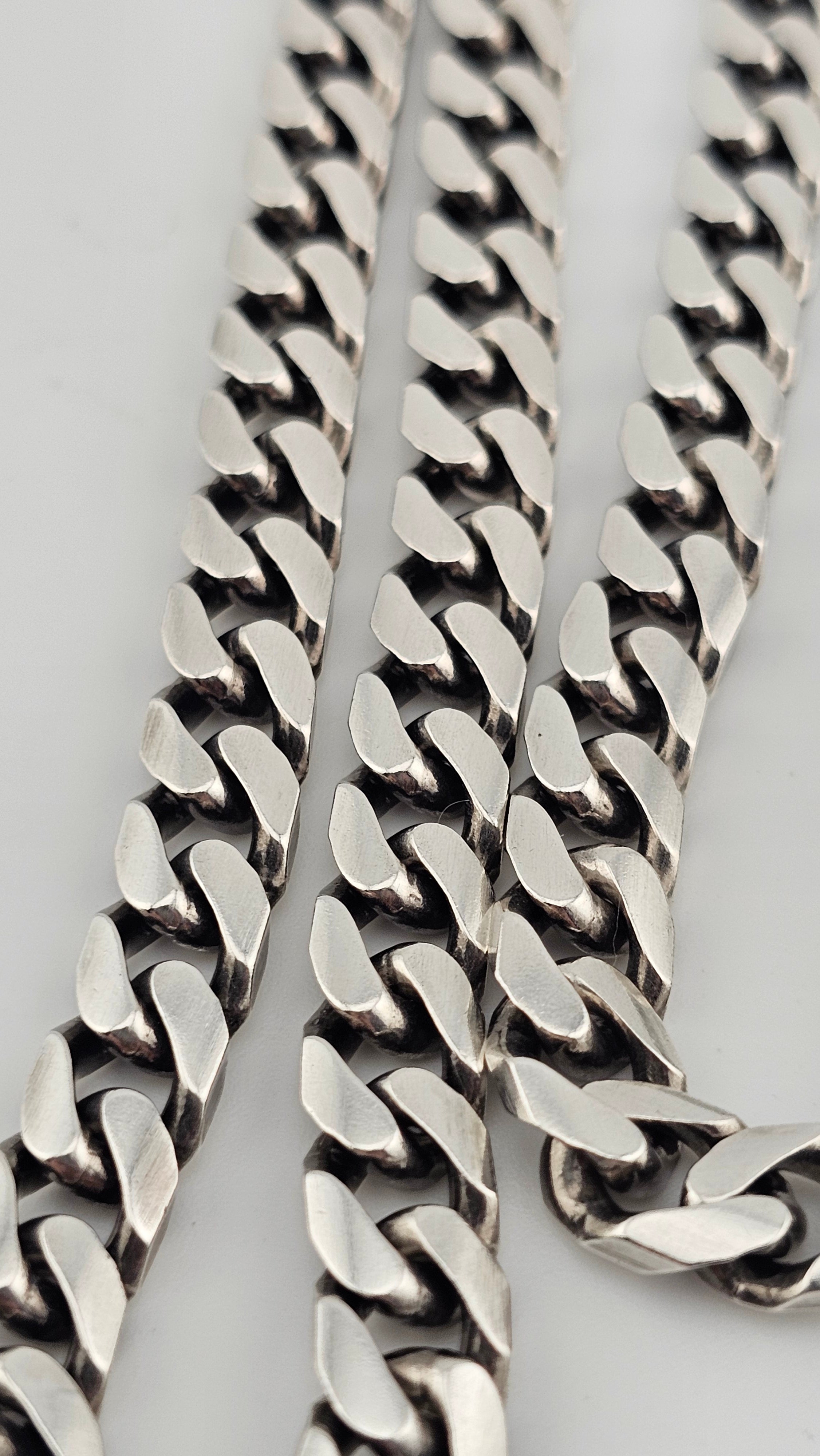 Solid 925 Sterling Heavy Weight Cuban Chain , length 56.5 cm