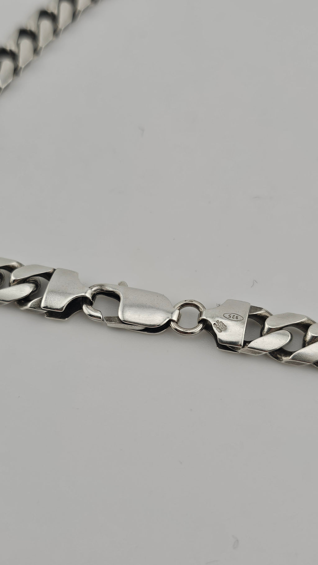Solid 925 Sterling Heavy Weight Cuban Chain , length 56.5 cm