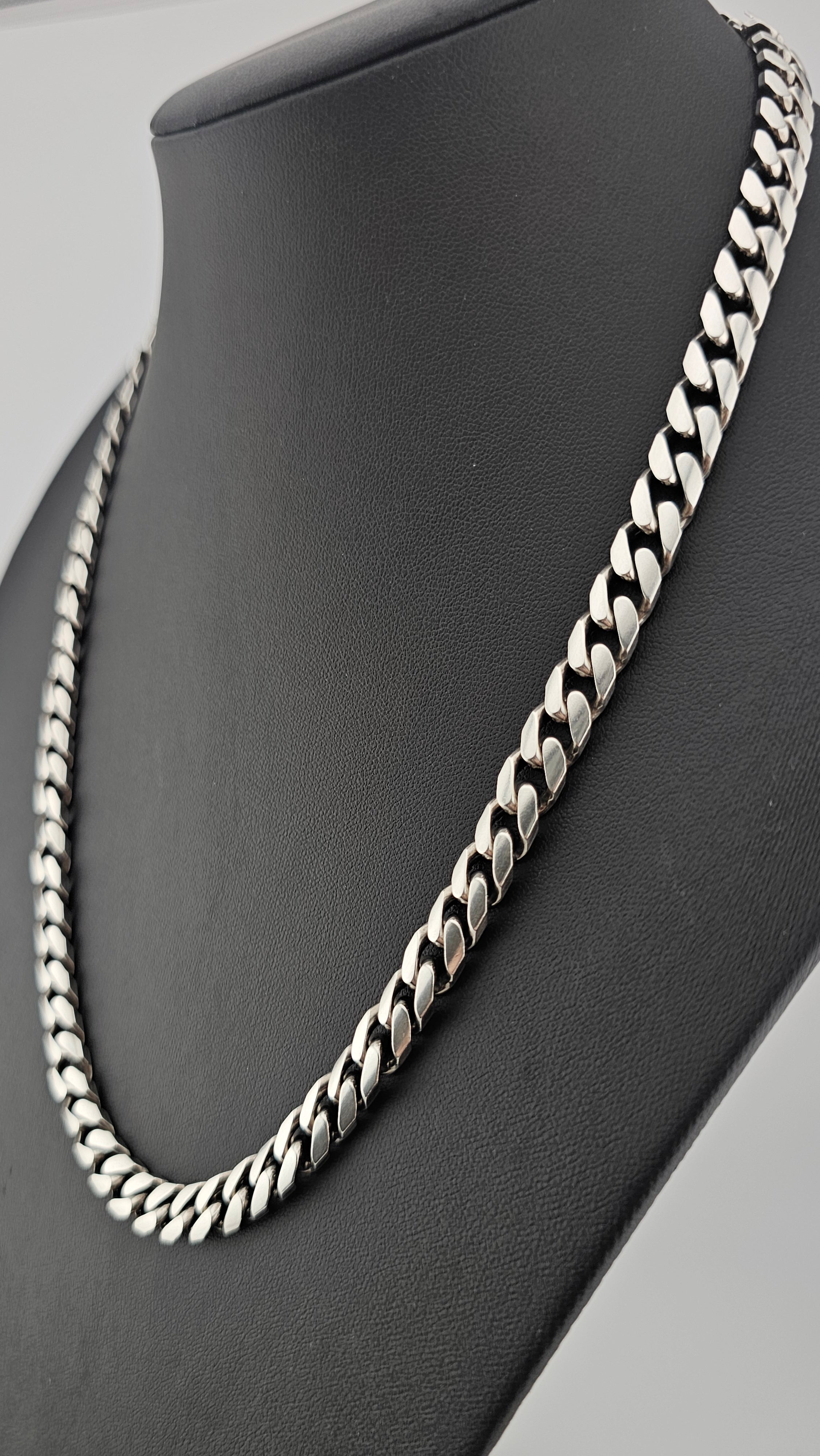 Solid 925 Sterling Heavy Weight Cuban Chain , length 56.5 cm