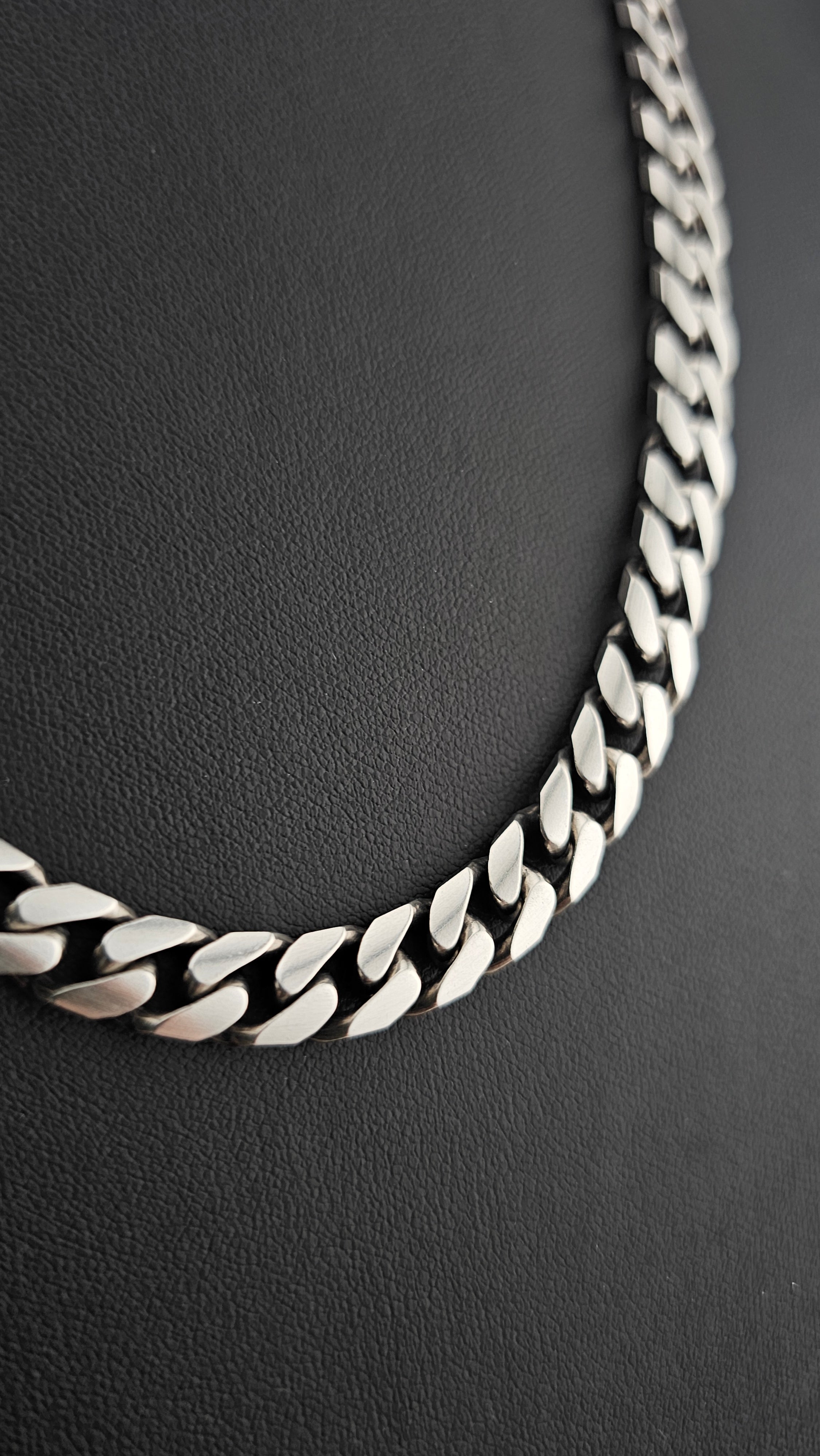 Solid 925 Sterling Heavy Weight Cuban Chain , length 56.5 cm