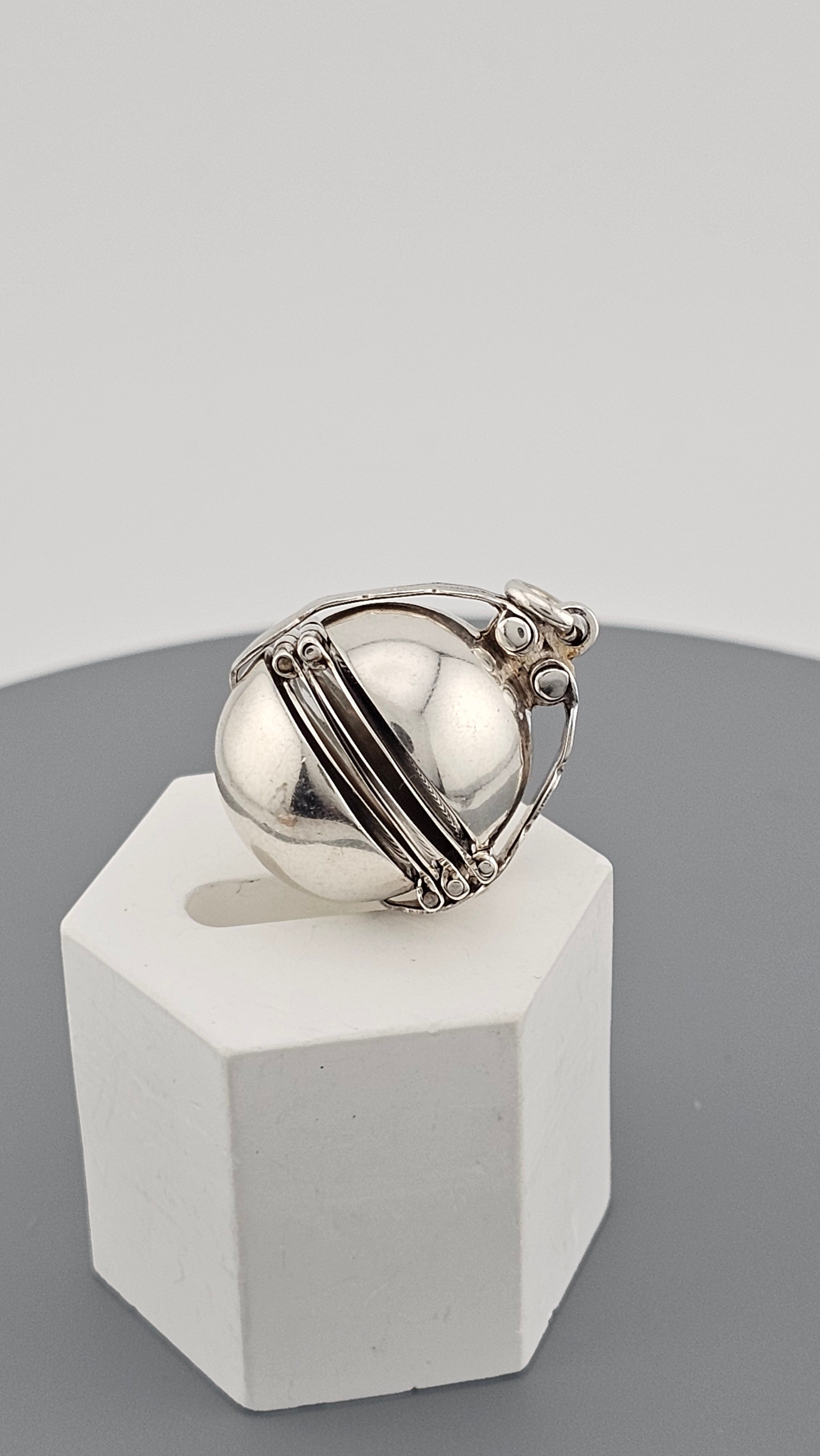 Vintage 1985 Solid 925 Sterling Silver Extendable Orb Ball Locket Pendant