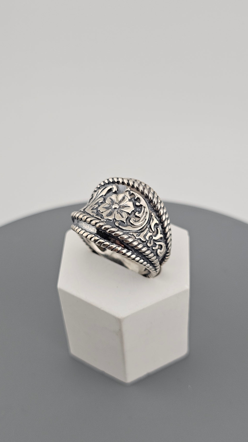 925 Sterling Silver Carolyn Pollack Wide Band Floral Ring , size P 1/2