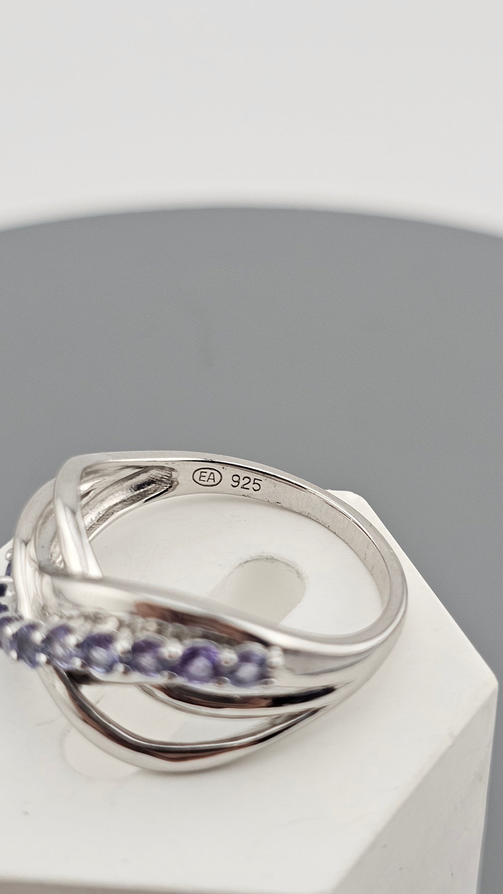 925 Sterling Silver Crossover Infinity Style Ring set with Natural Tanzanite, size S