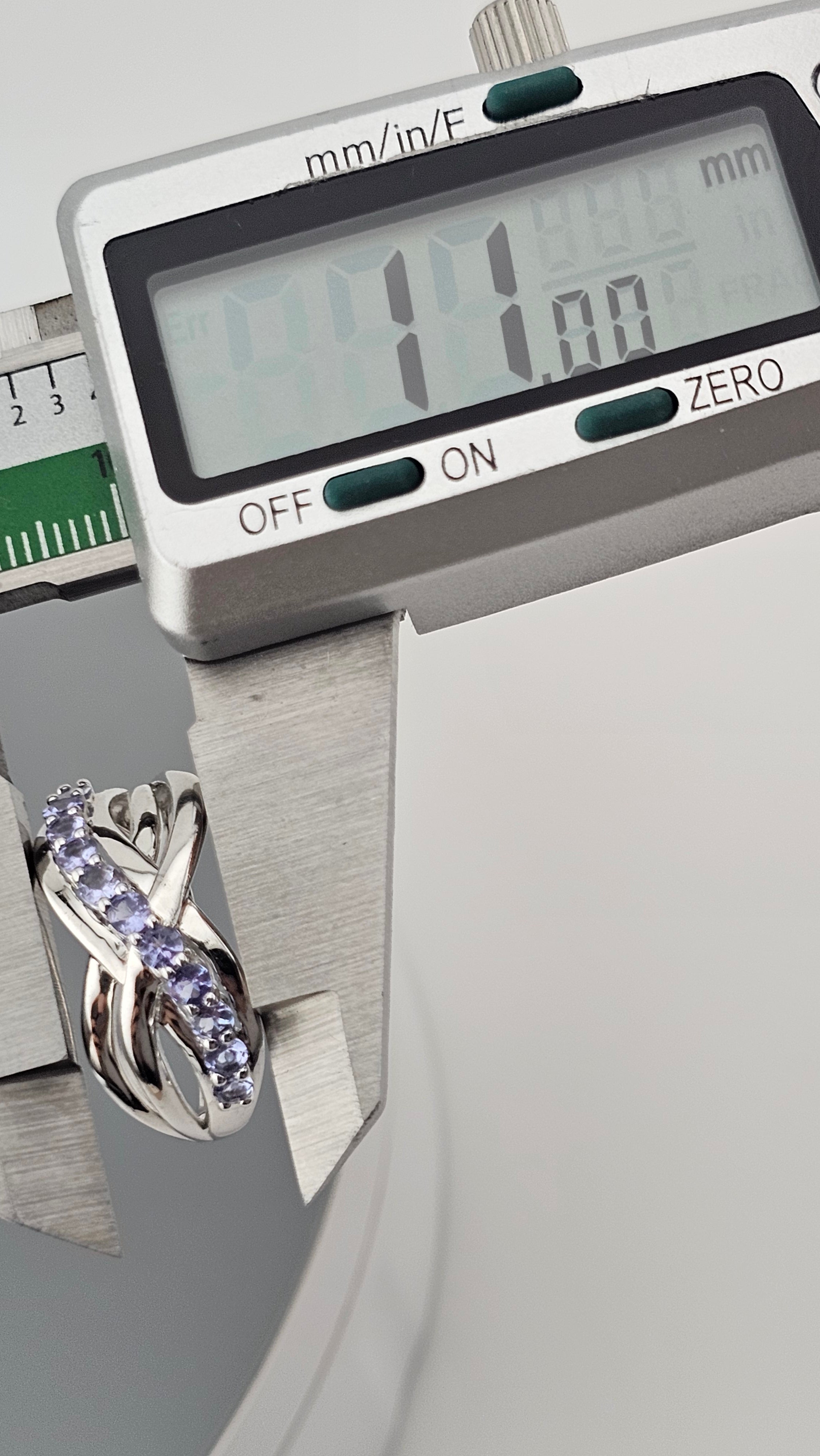 925 Sterling Silver Crossover Infinity Style Ring set with Natural Tanzanite, size S