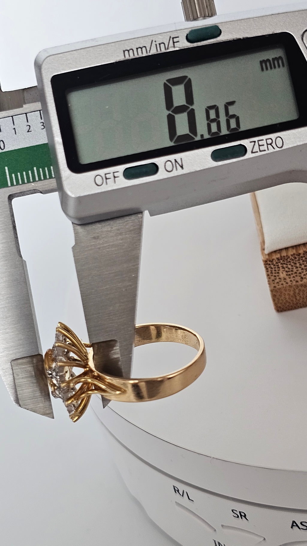 18ct Yellow Gold Cluster Ring Featuring Yellow Topaz and Diamonds