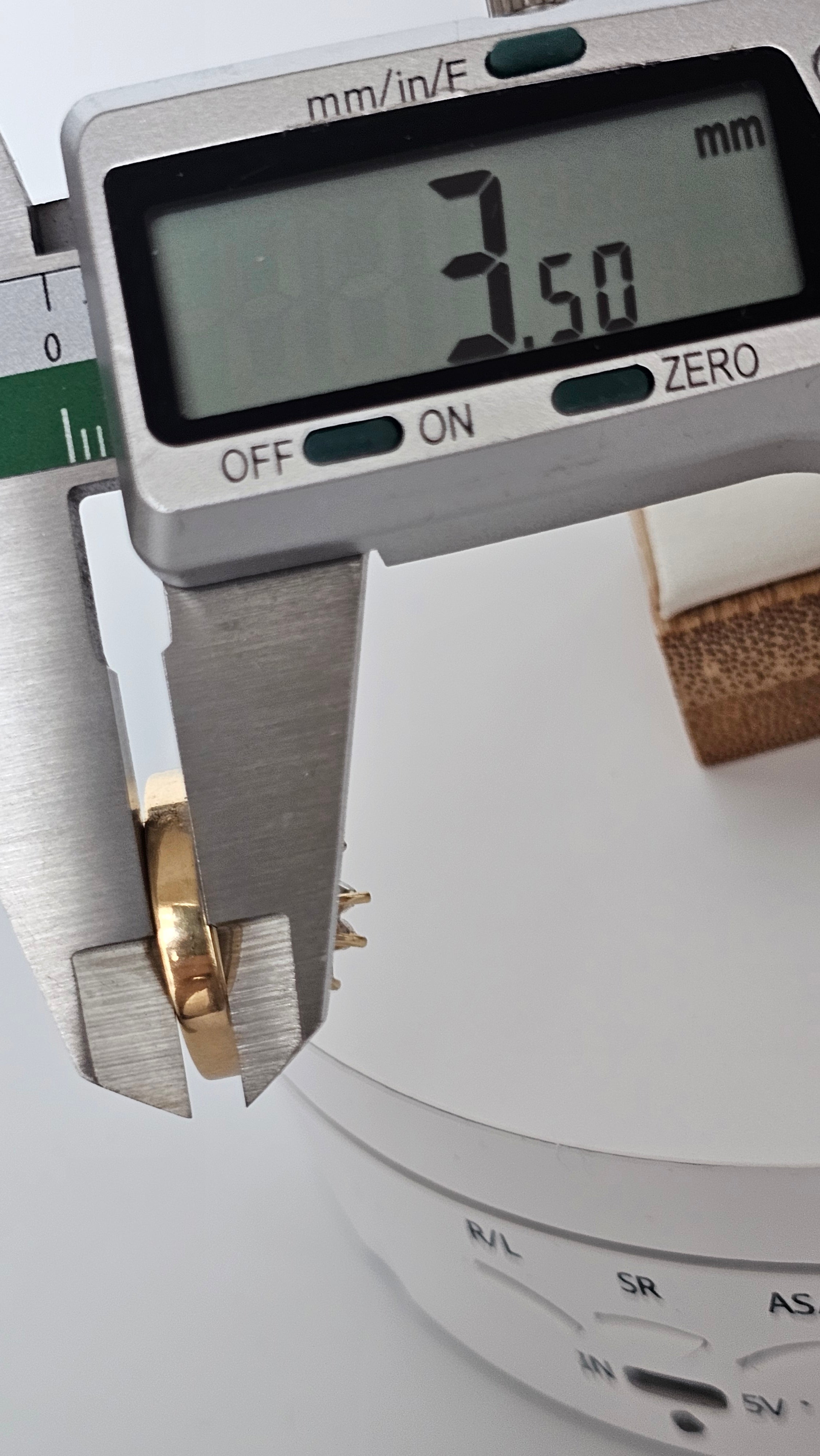 18ct Yellow Gold Cluster Ring Featuring Yellow Topaz and Diamonds