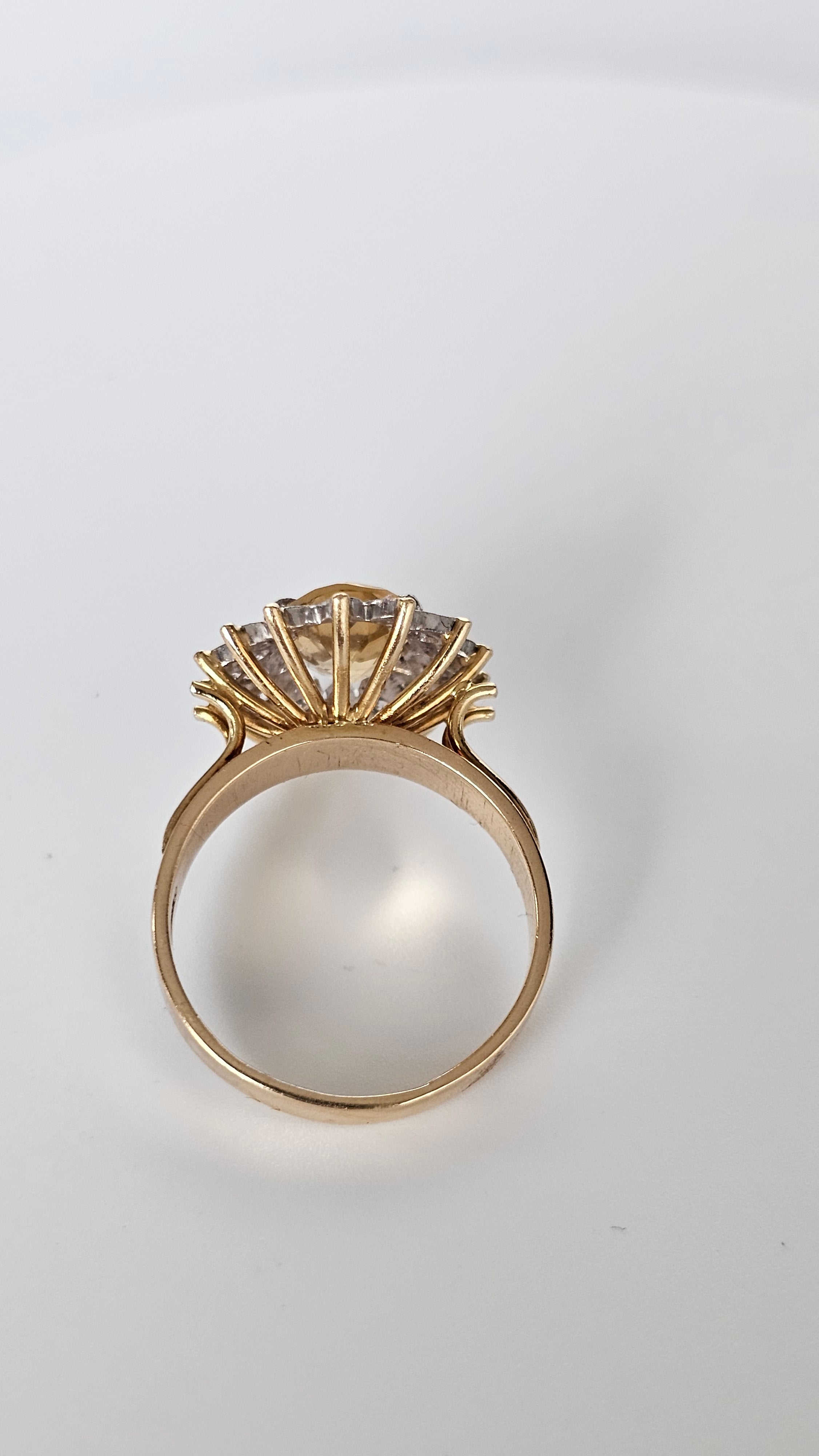18ct Yellow Gold Cluster Ring Featuring Yellow Topaz and Diamonds