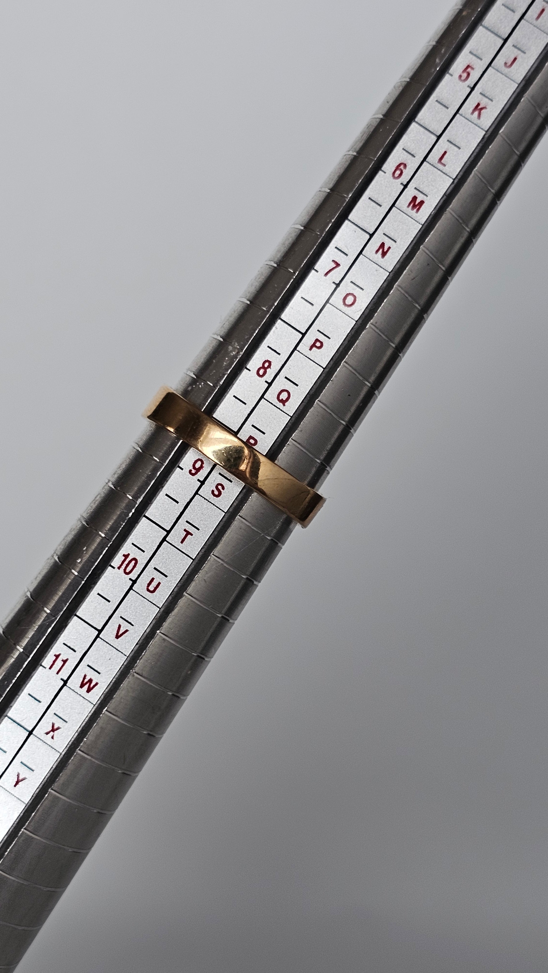 18ct Yellow Gold Cluster Ring Featuring Yellow Topaz and Diamonds