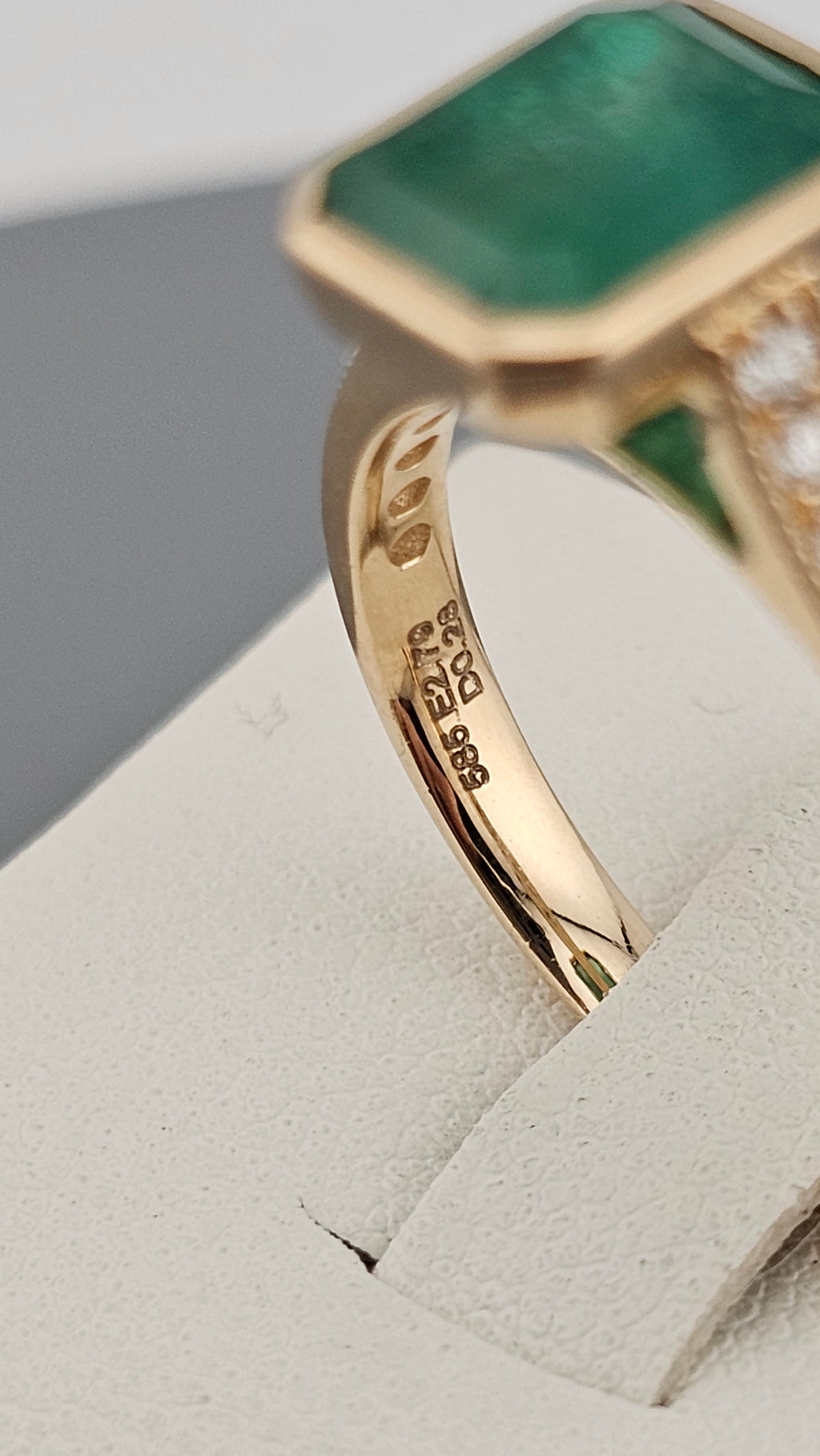 14K Yellow Gold Ring Set with 2.79ct Natural Emerald 0.28ct Natural Diamonds