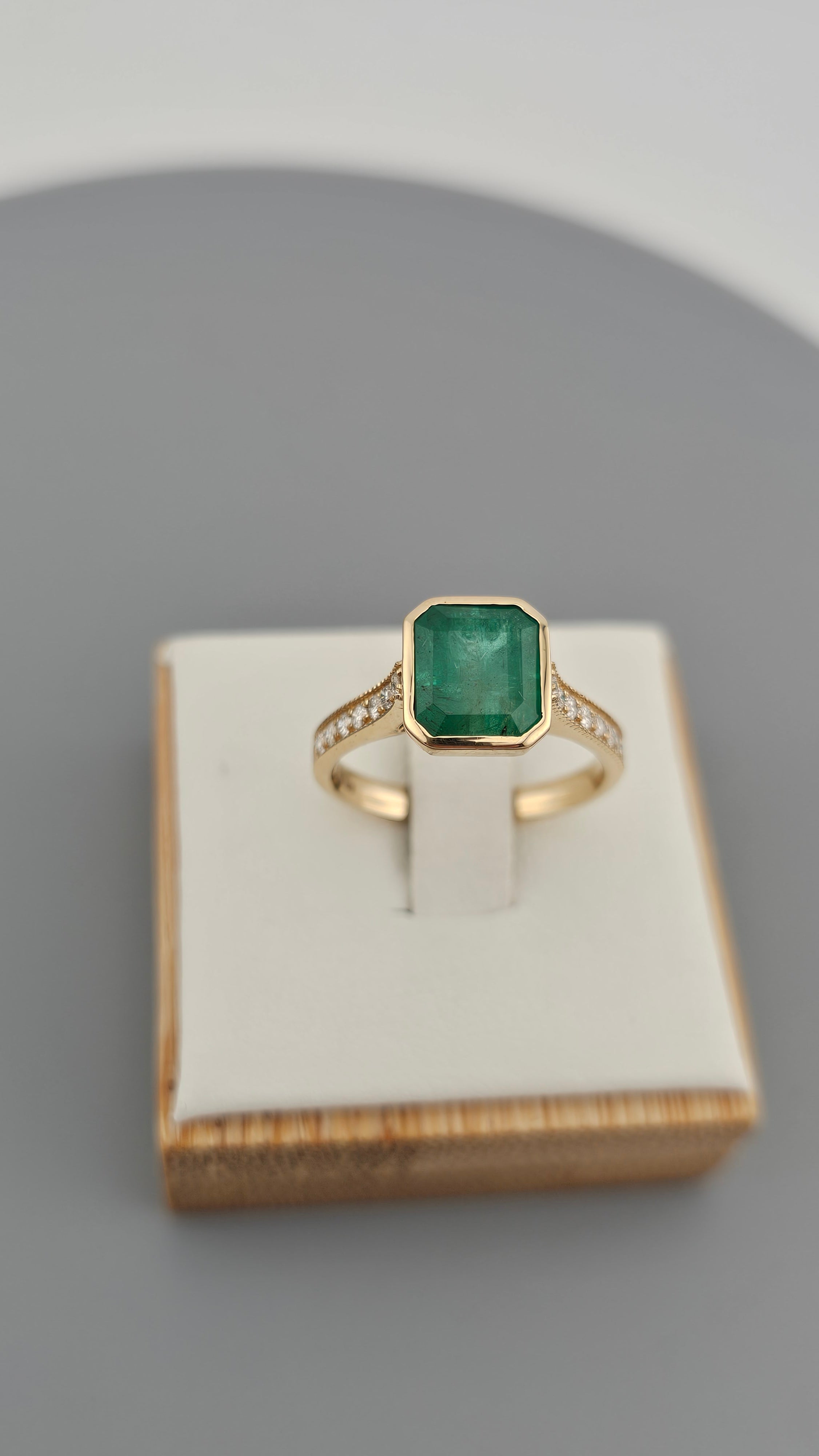 14K Yellow Gold Ring Set with 2.79ct Natural Emerald 0.28ct Natural Diamonds