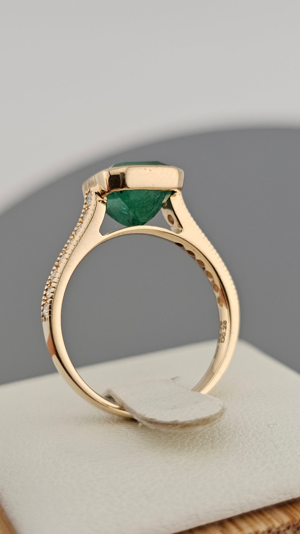 14K Yellow Gold Ring Set with 2.79ct Natural Emerald 0.28ct Natural Diamonds