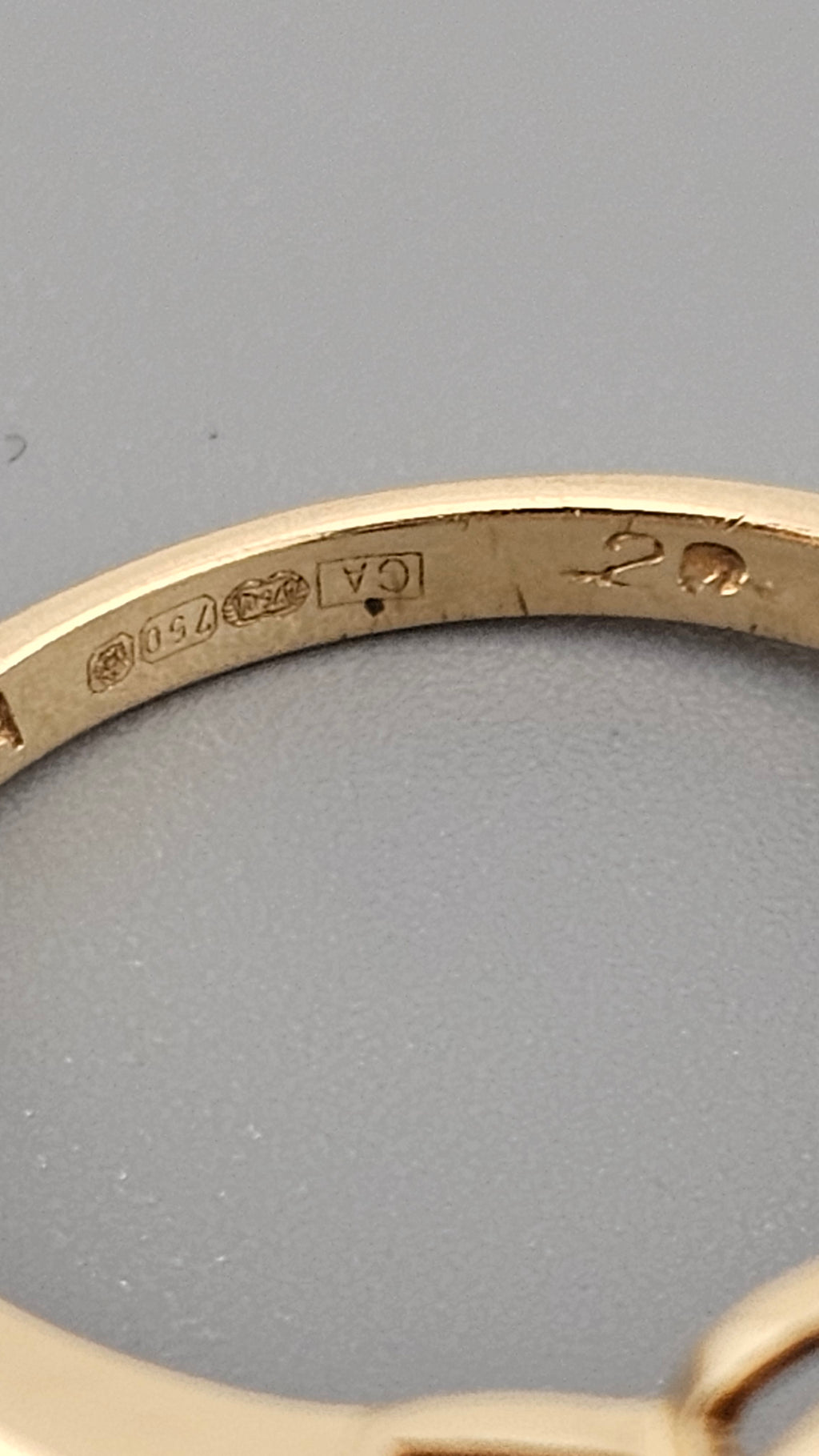 Bezel set 0.85ct Natural Sapphire and 0.20ct Natural Diamonds in 18ct Yellow Gold ring